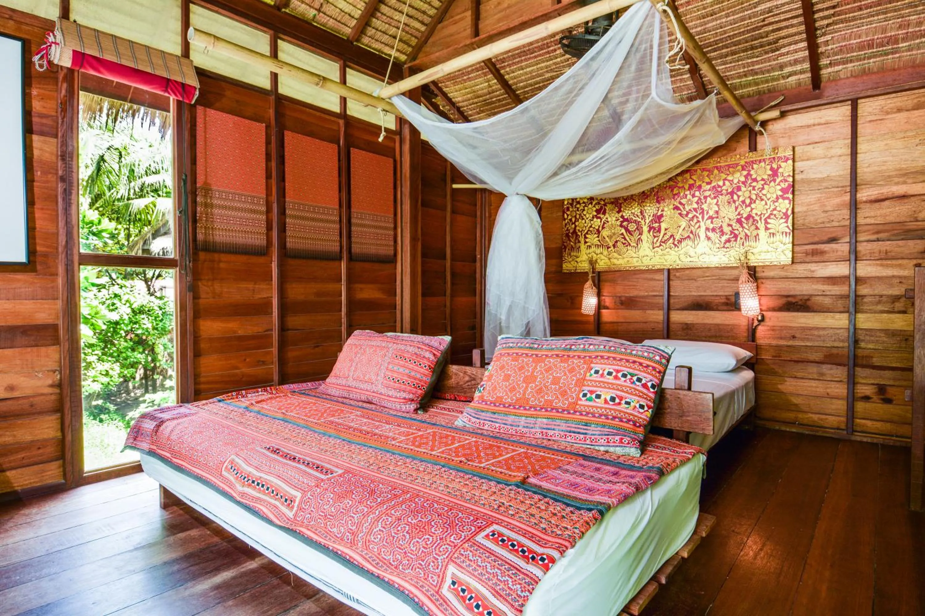 Photo of the whole room, Bed in Castaway Resort Koh Lipe