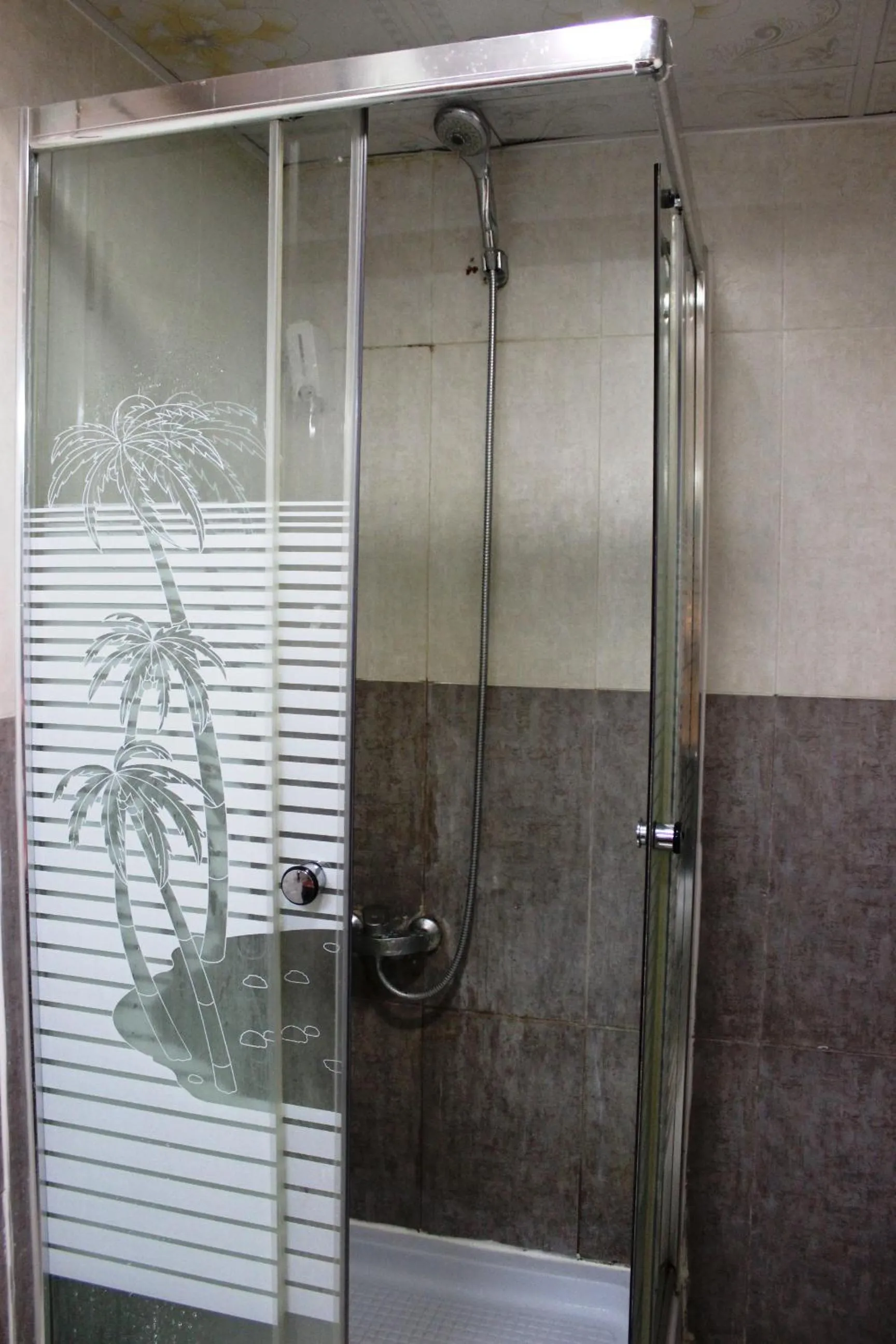 Shower in Deema Hotel