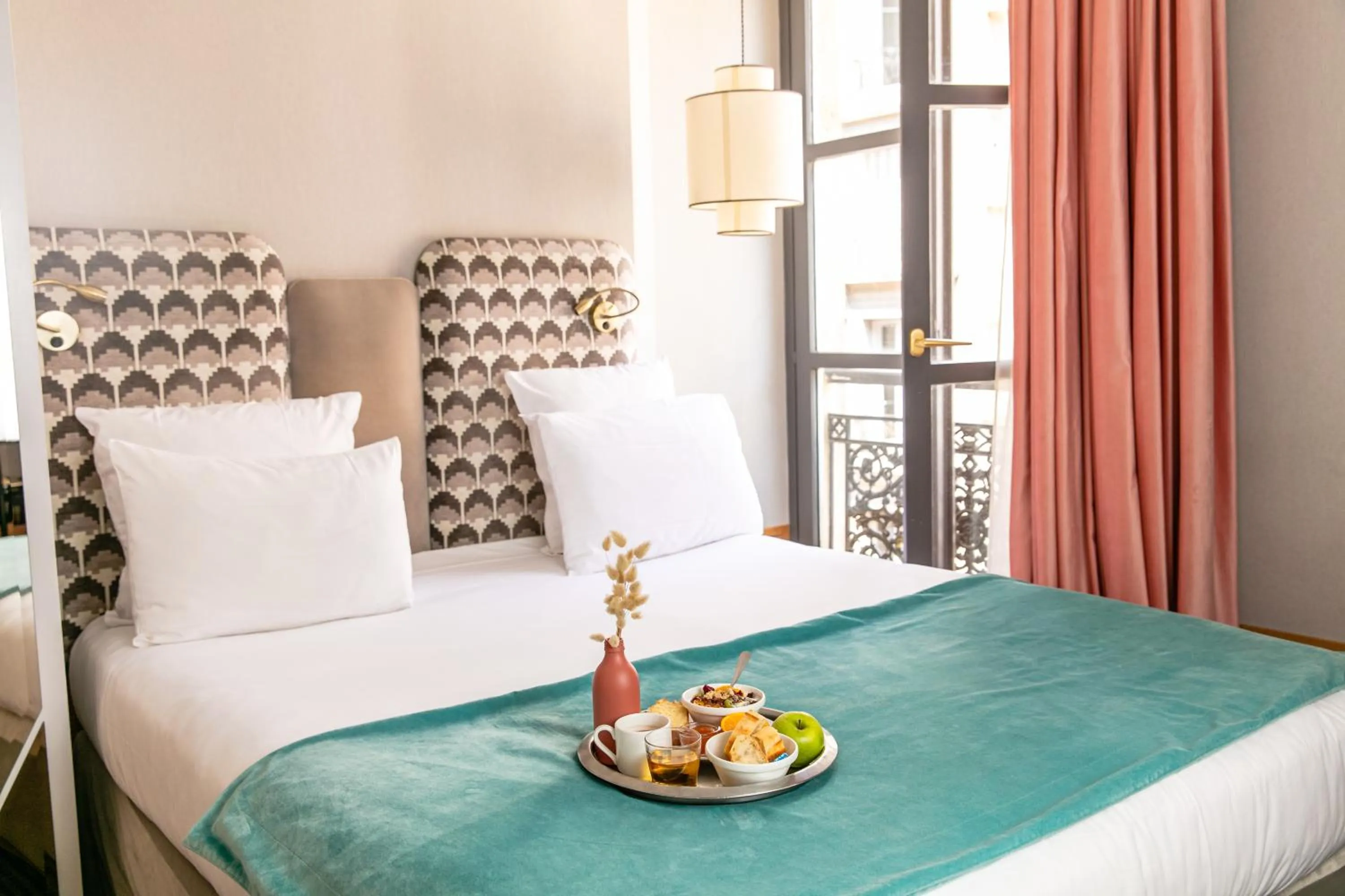 Bed in Handsome Hotel