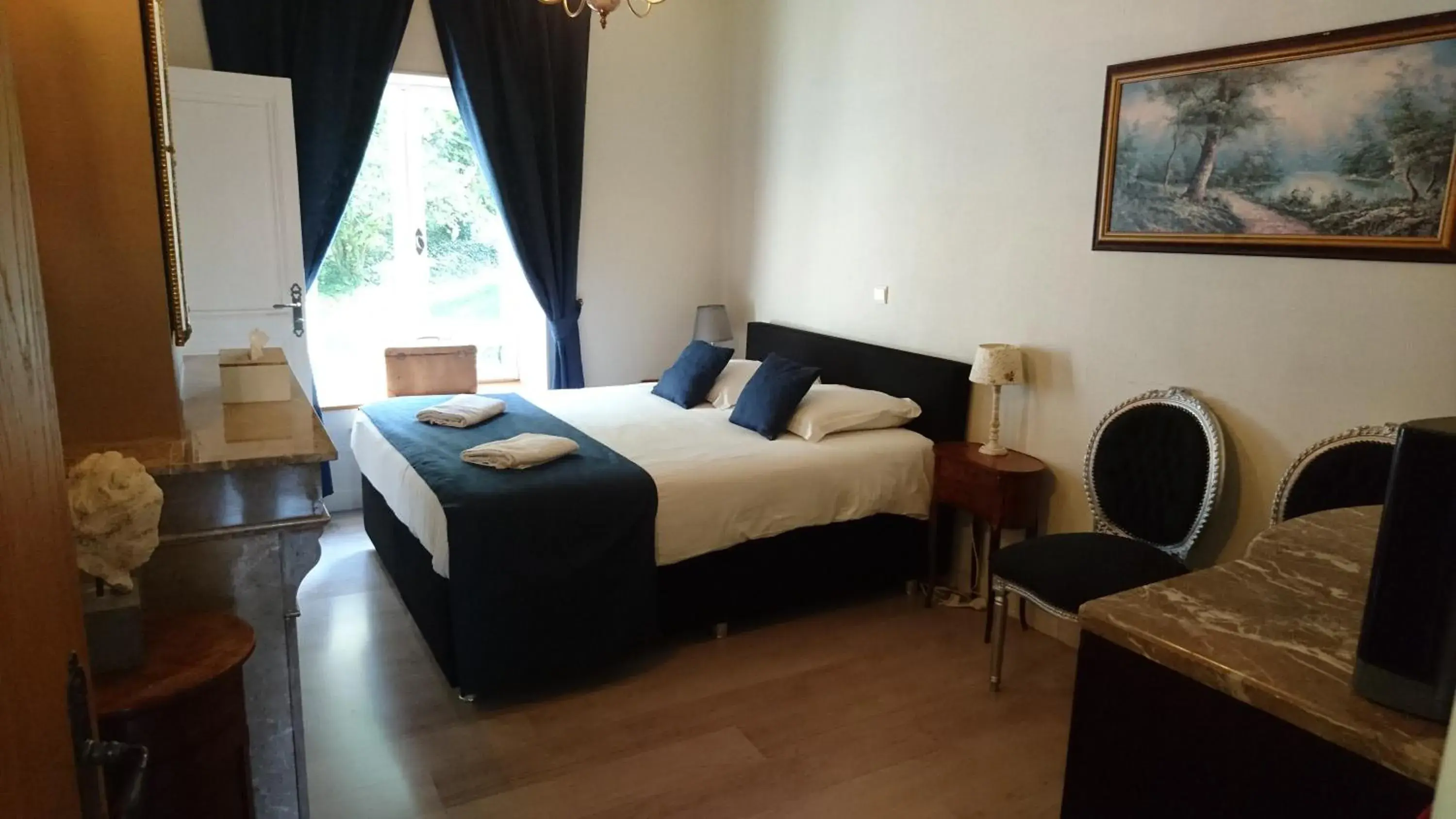 Standard Double or Twin Room - single occupancy in Chateau de l Aviette - Rancennes Standard Double or Twin Room - single occupancy in Chateau de l Aviette - Rancennes