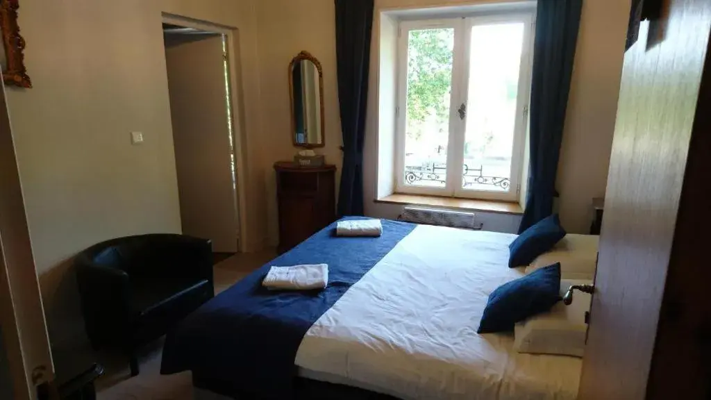 Standard Double Room - single occupancy in Chateau de l Aviette - Rancennes Standard Double Room - single occupancy in Chateau de l Aviette - Rancennes