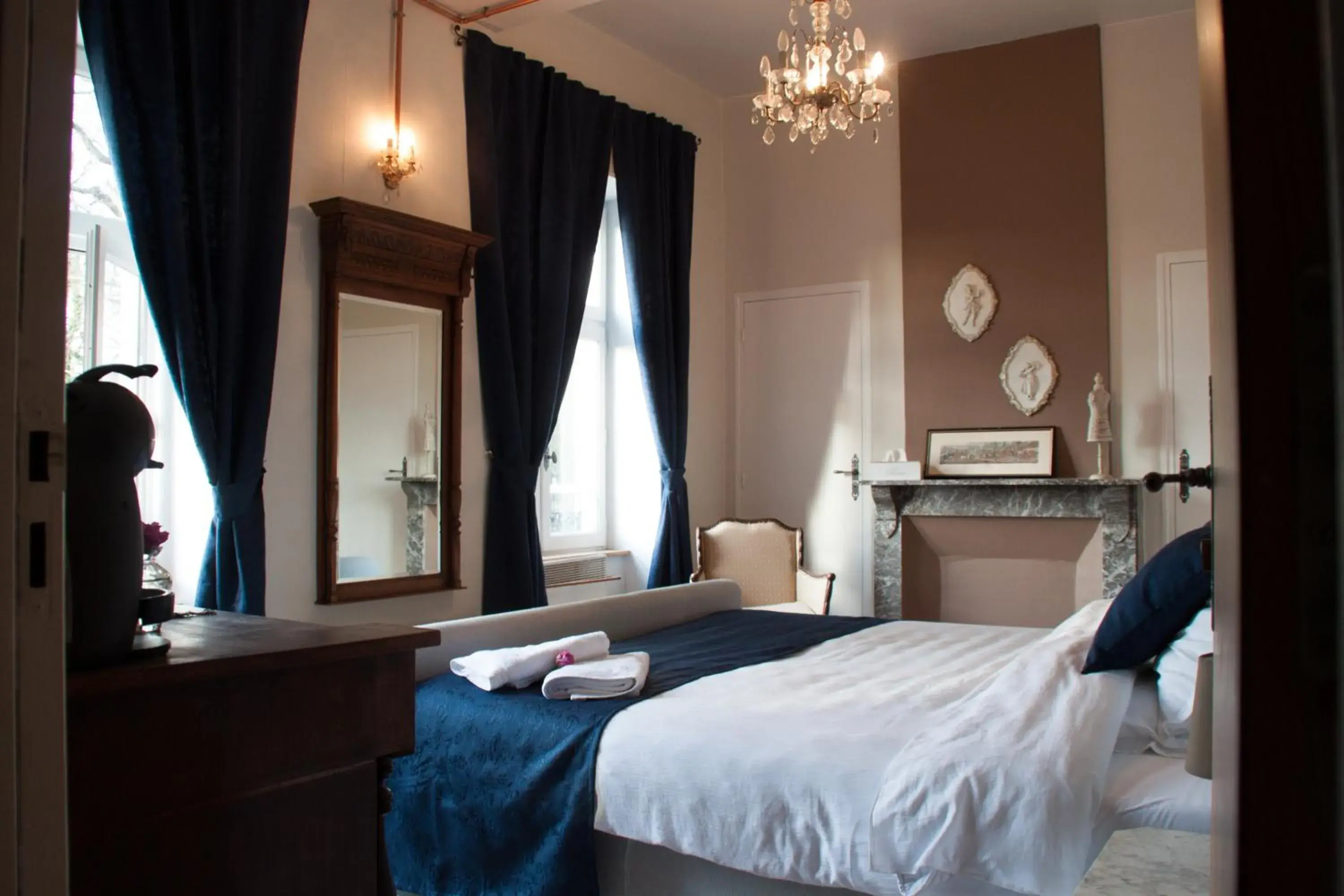 King Room in Chateau de l Aviette - Rancennes King Room in Chateau de l Aviette - Rancennes