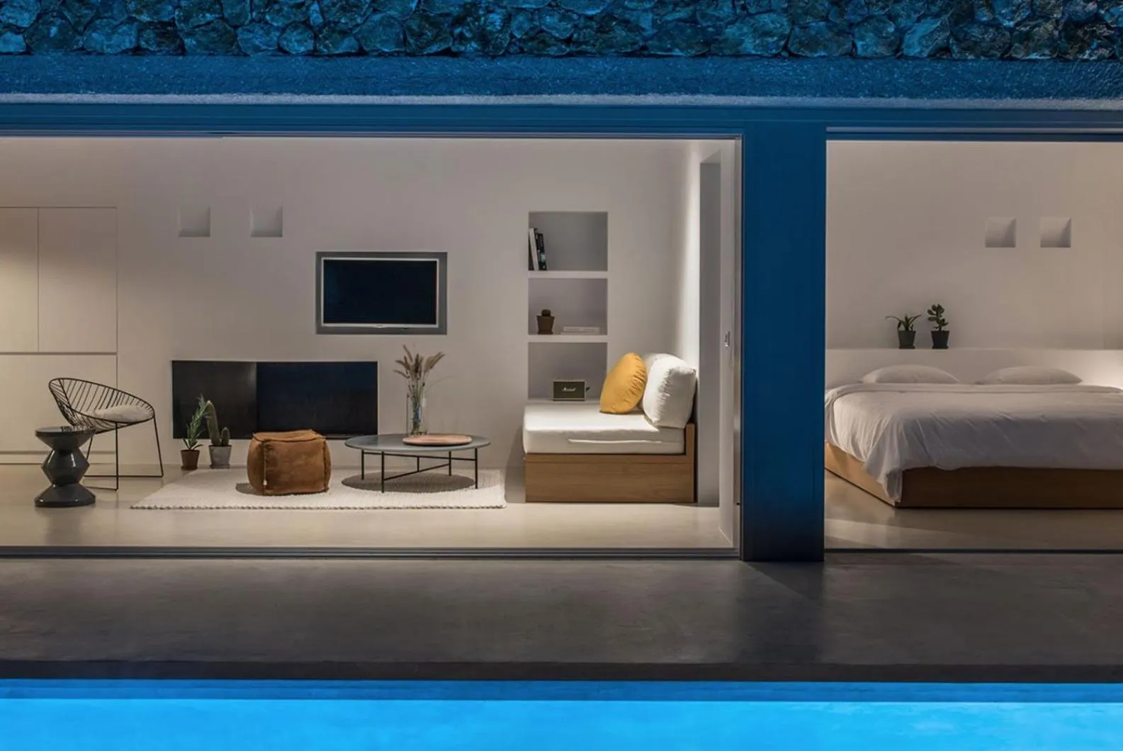 Bed in Santorini Heights