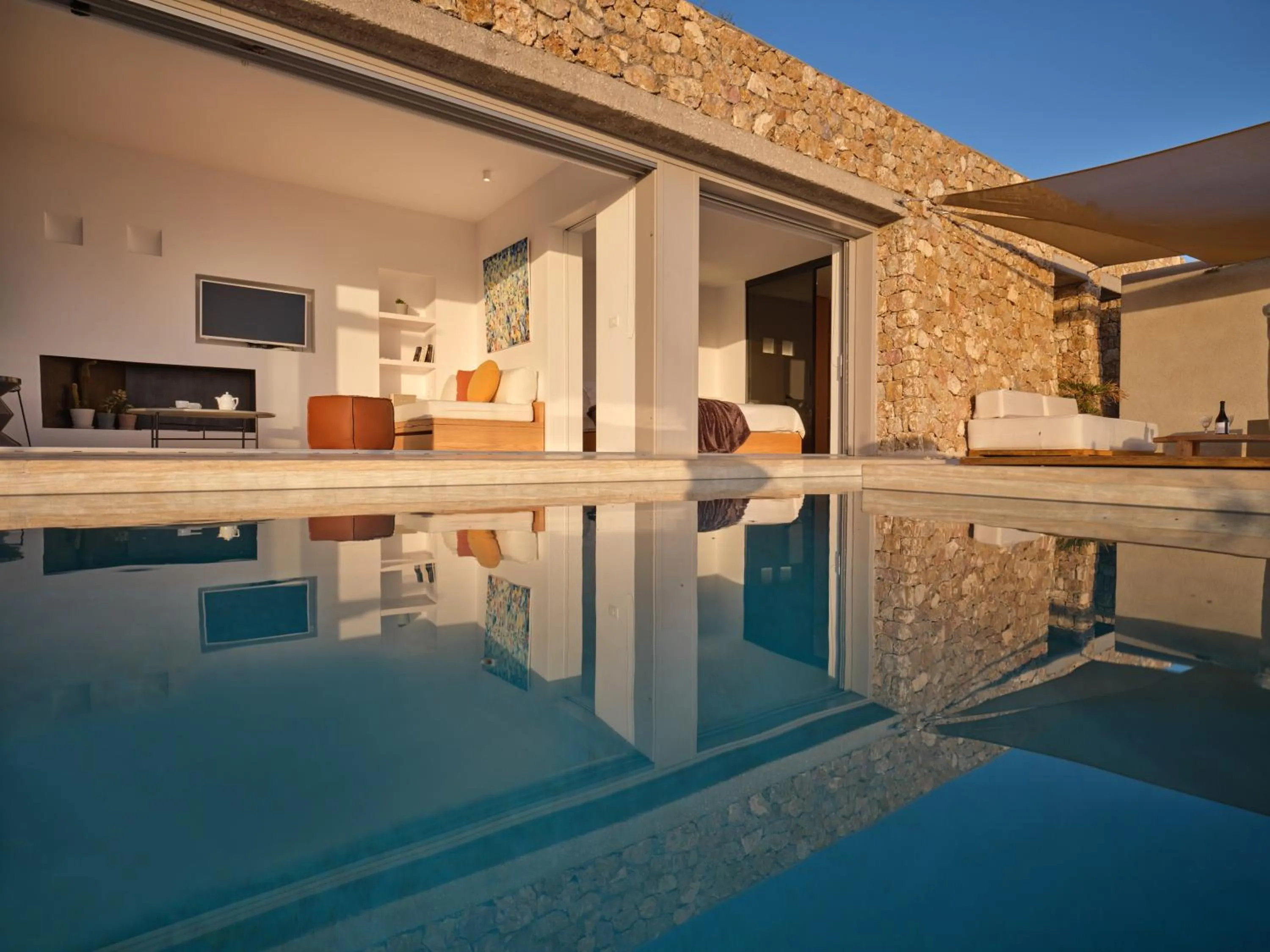 Swimming pool in Santorini Heights