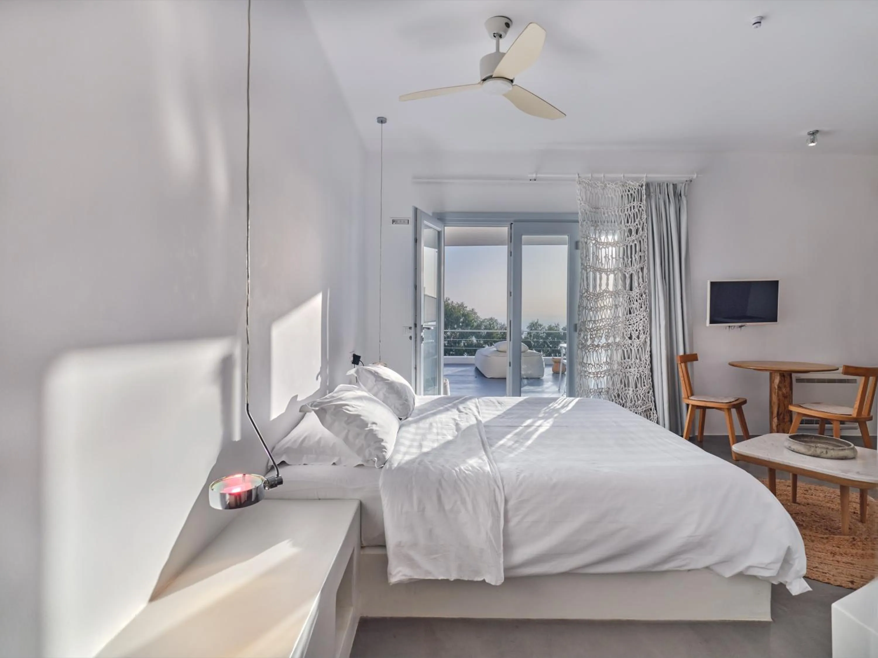 Bed in Santorini Heights