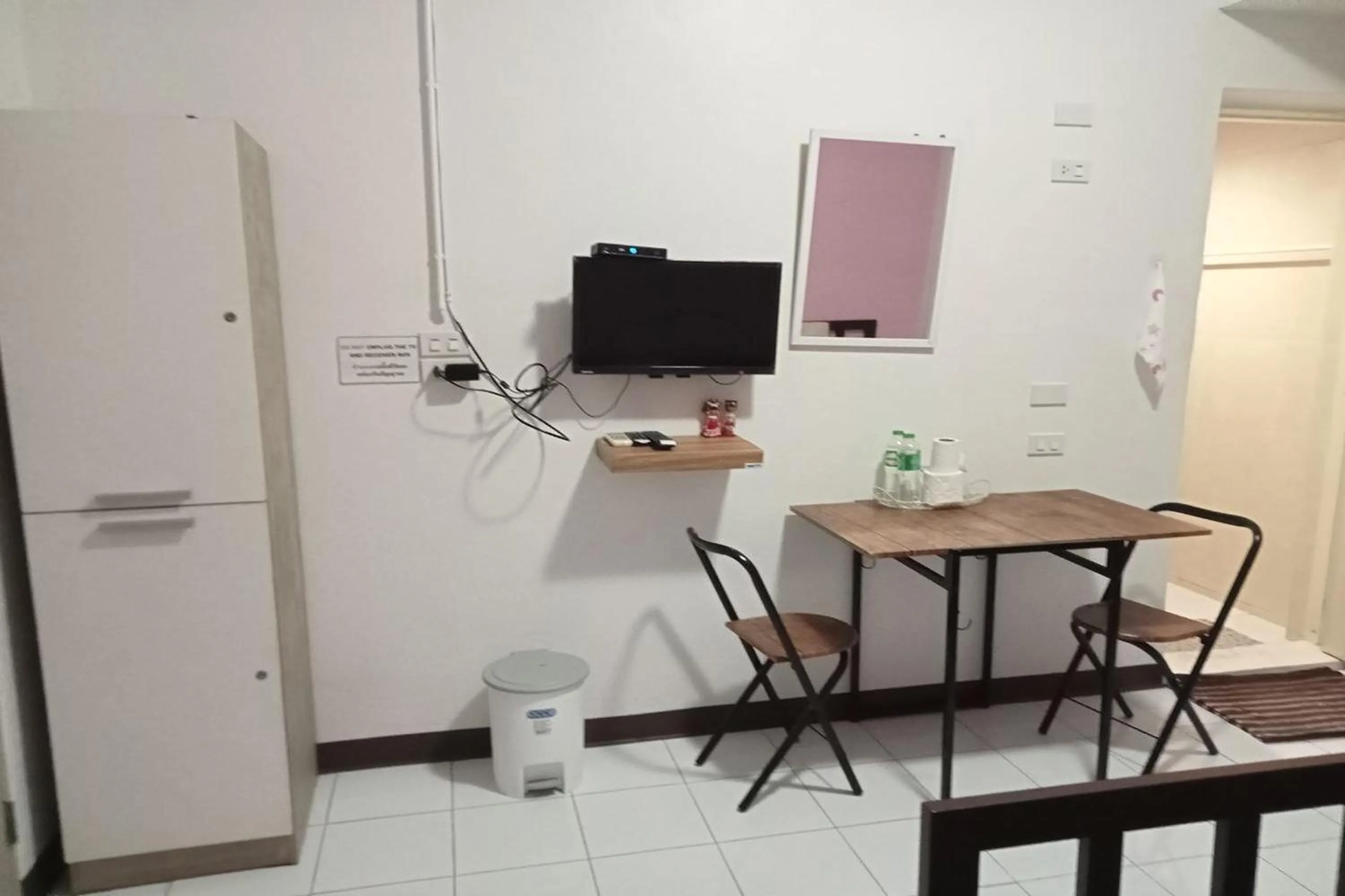 TV and multimedia in Sleep Dee Hostel