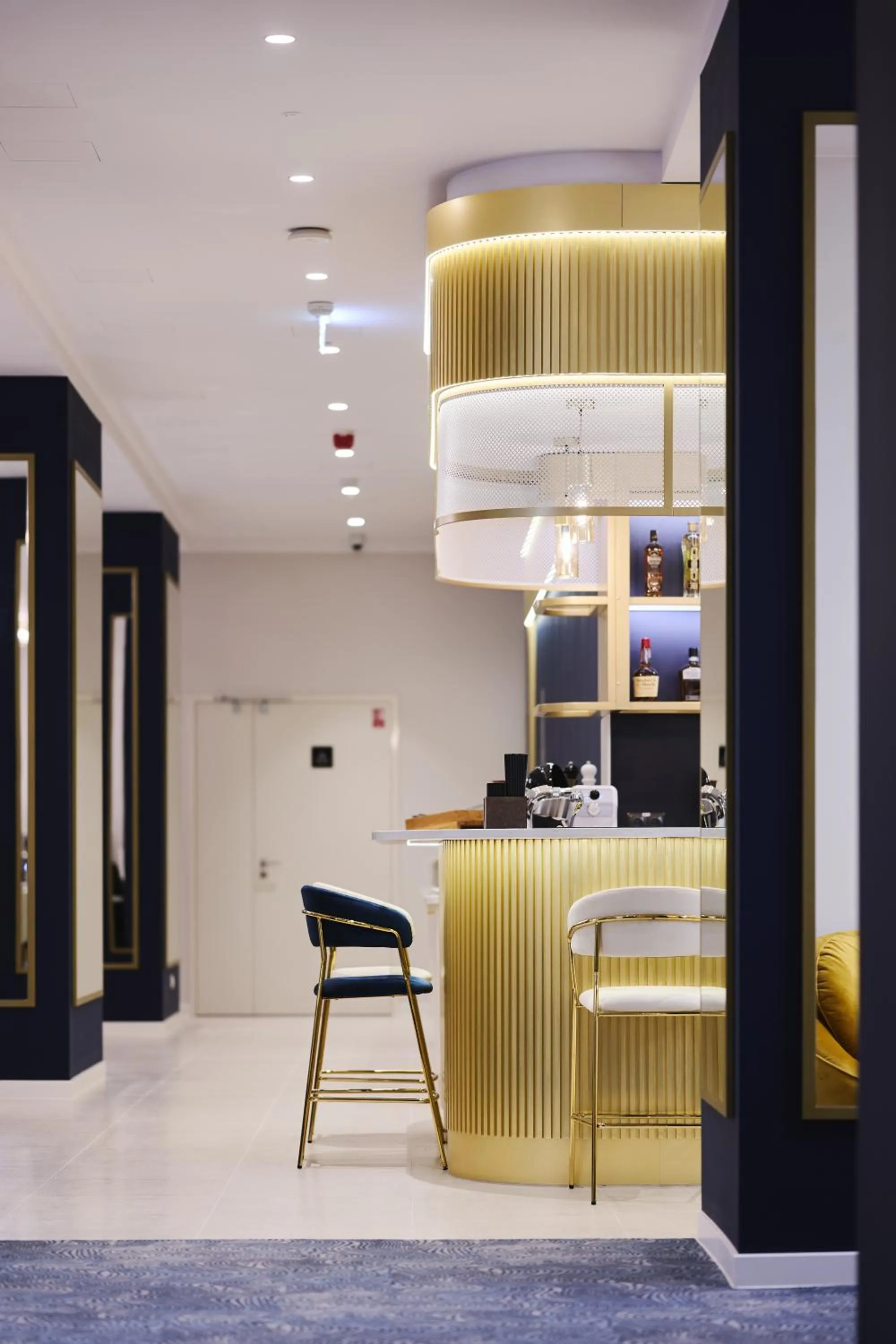 Lounge or bar in Aiden by Best Western Lodz