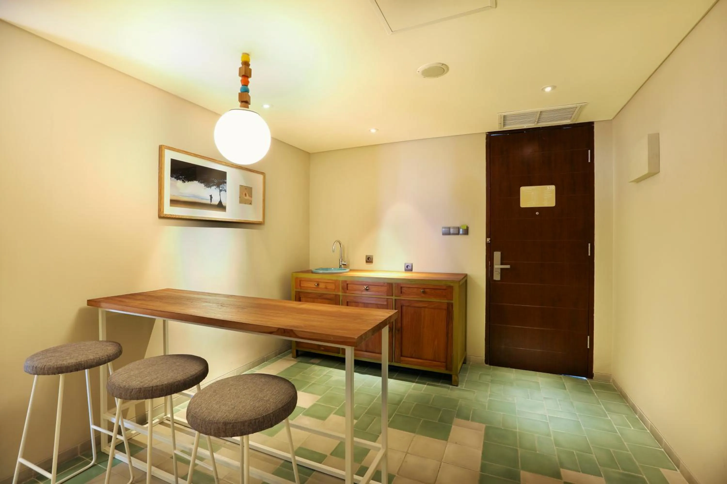 Kitchen or kitchenette in Tijili Hotel Seminyak