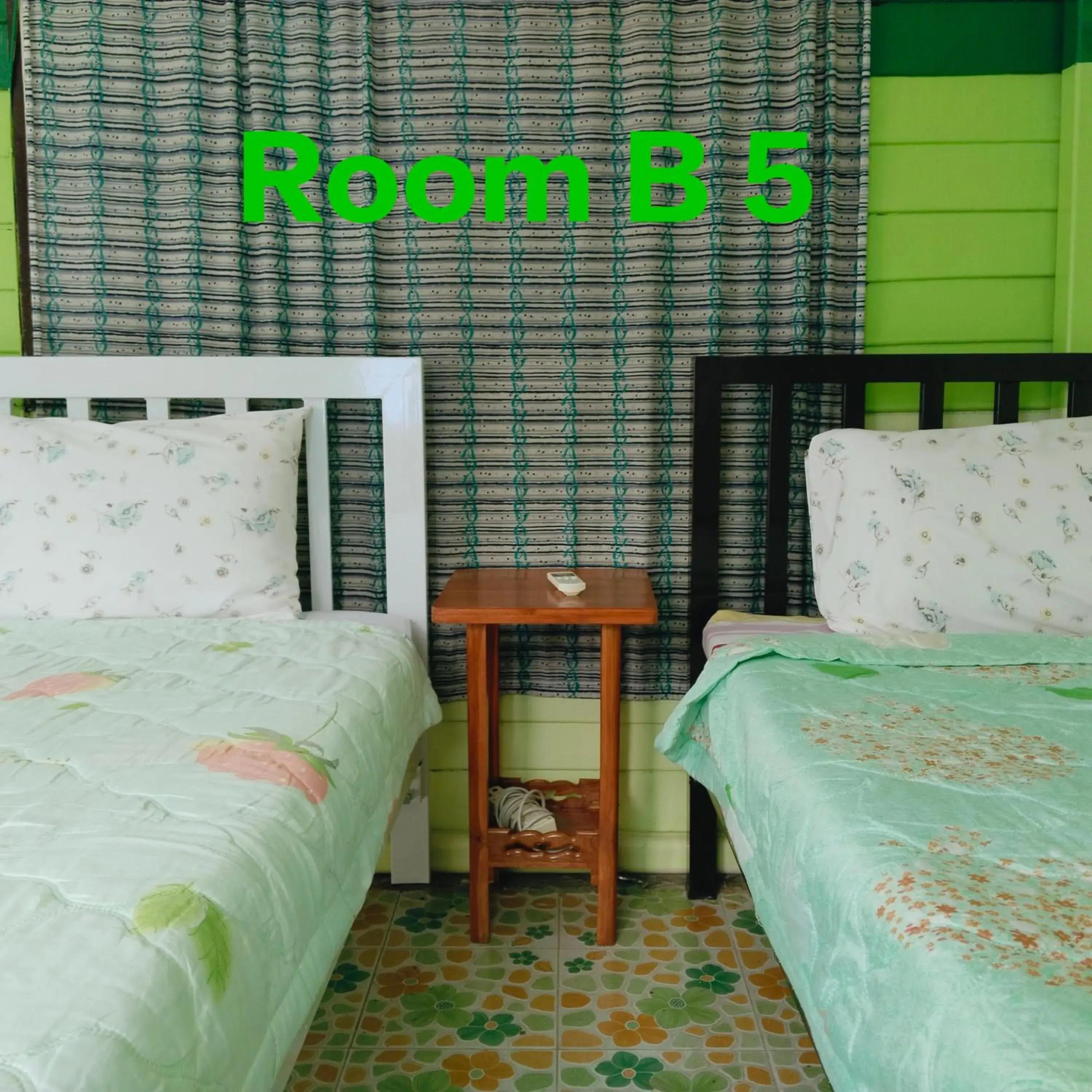 Queen Room in Ban Kru Ae HomeHostel Queen Room in Ban Kru Ae HomeHostel