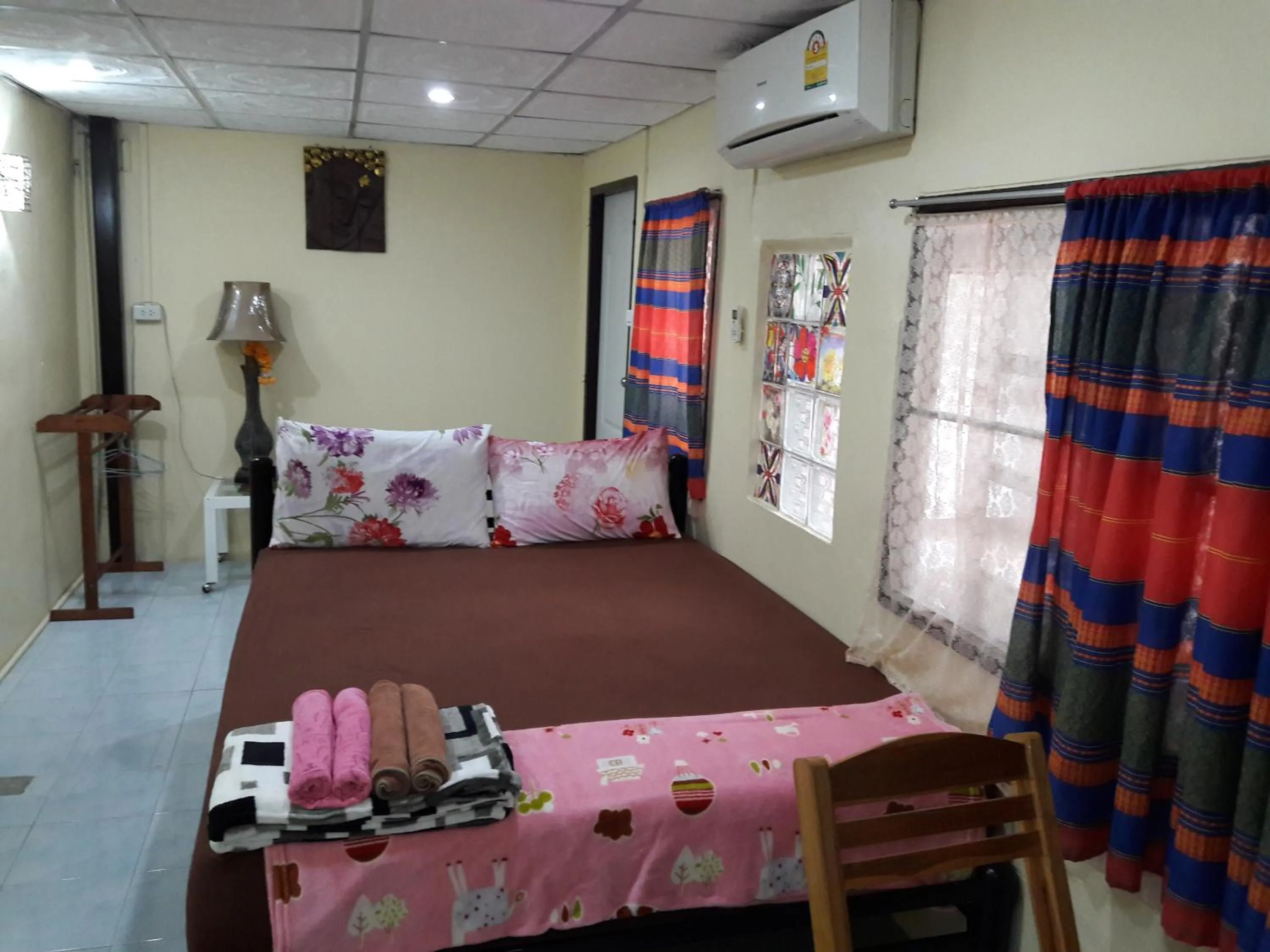 Property building, Bed in Ban Kru Ae HomeHostel