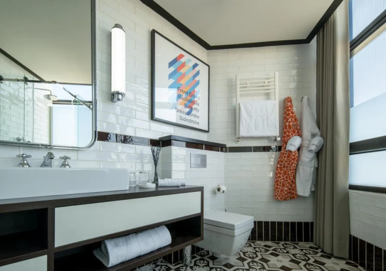 Shower in Only YOU Hotel Atocha