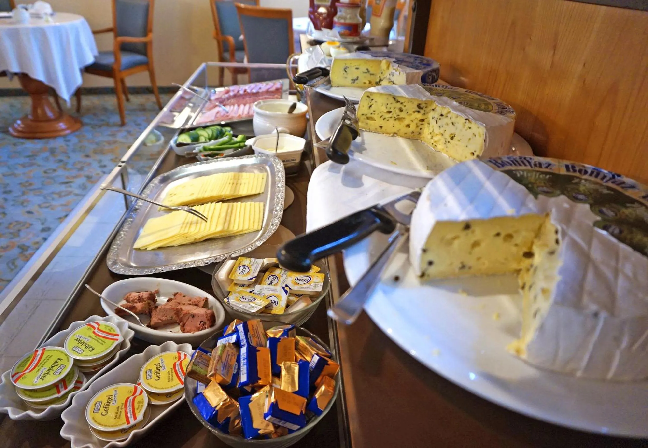 Buffet breakfast in domus Hotel