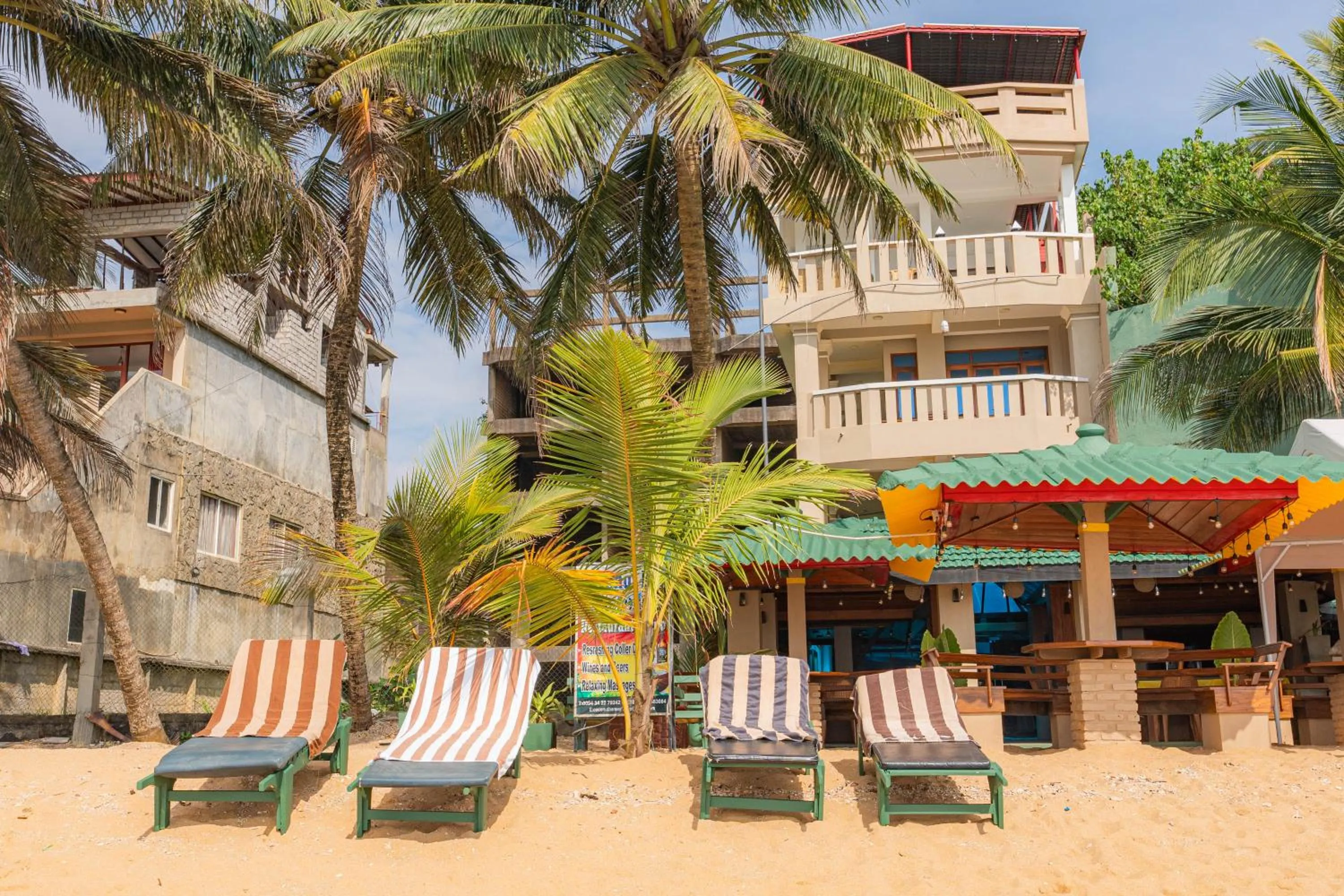 Property building in Hotel Coconut Bar Sea Lodge