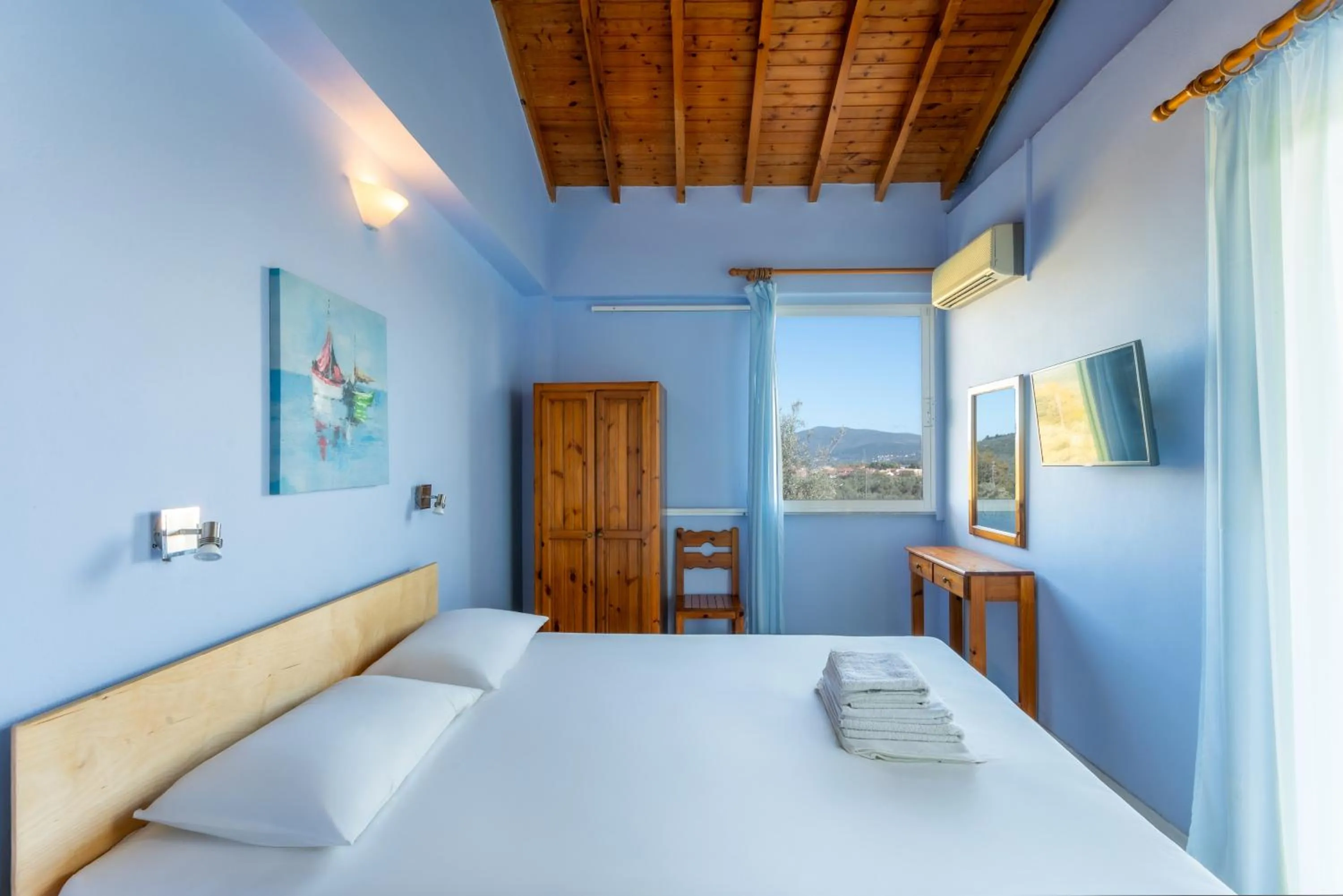 Bed in Summer House Louisa