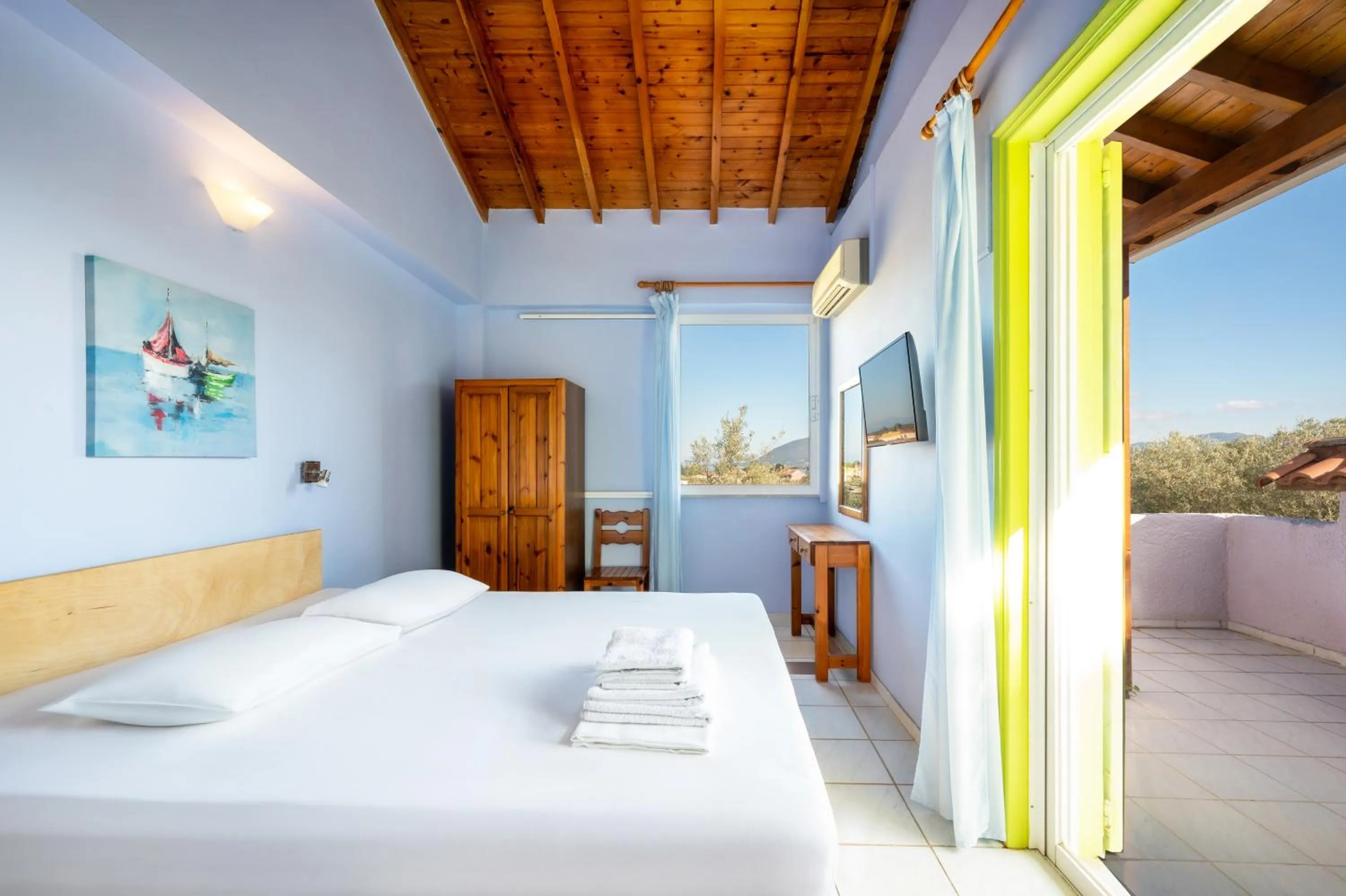 Bed in Summer House Louisa