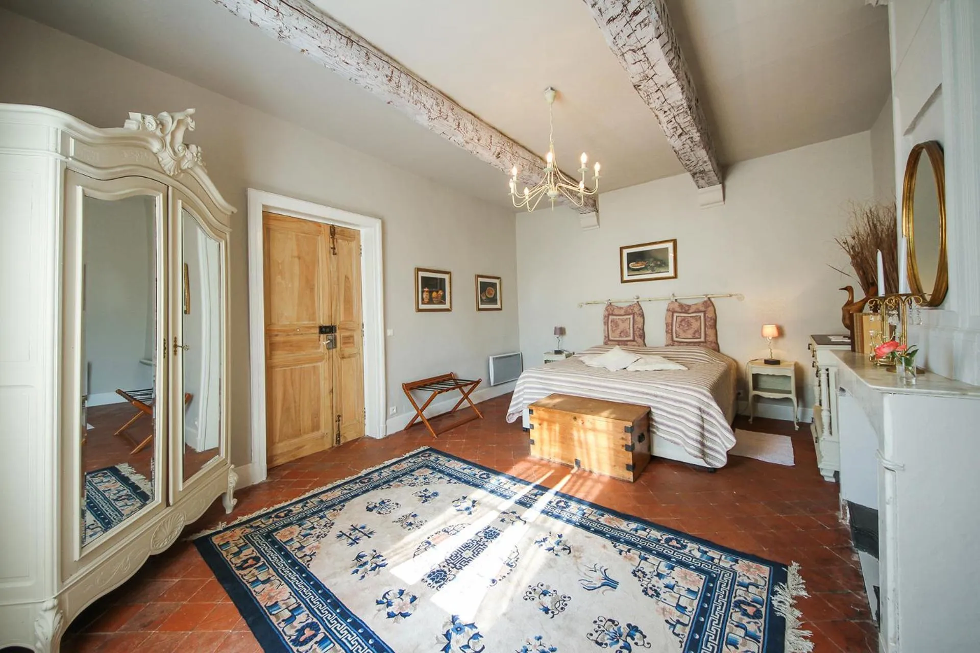 Restaurant/places to eat, Bed in Les Carmes and spa