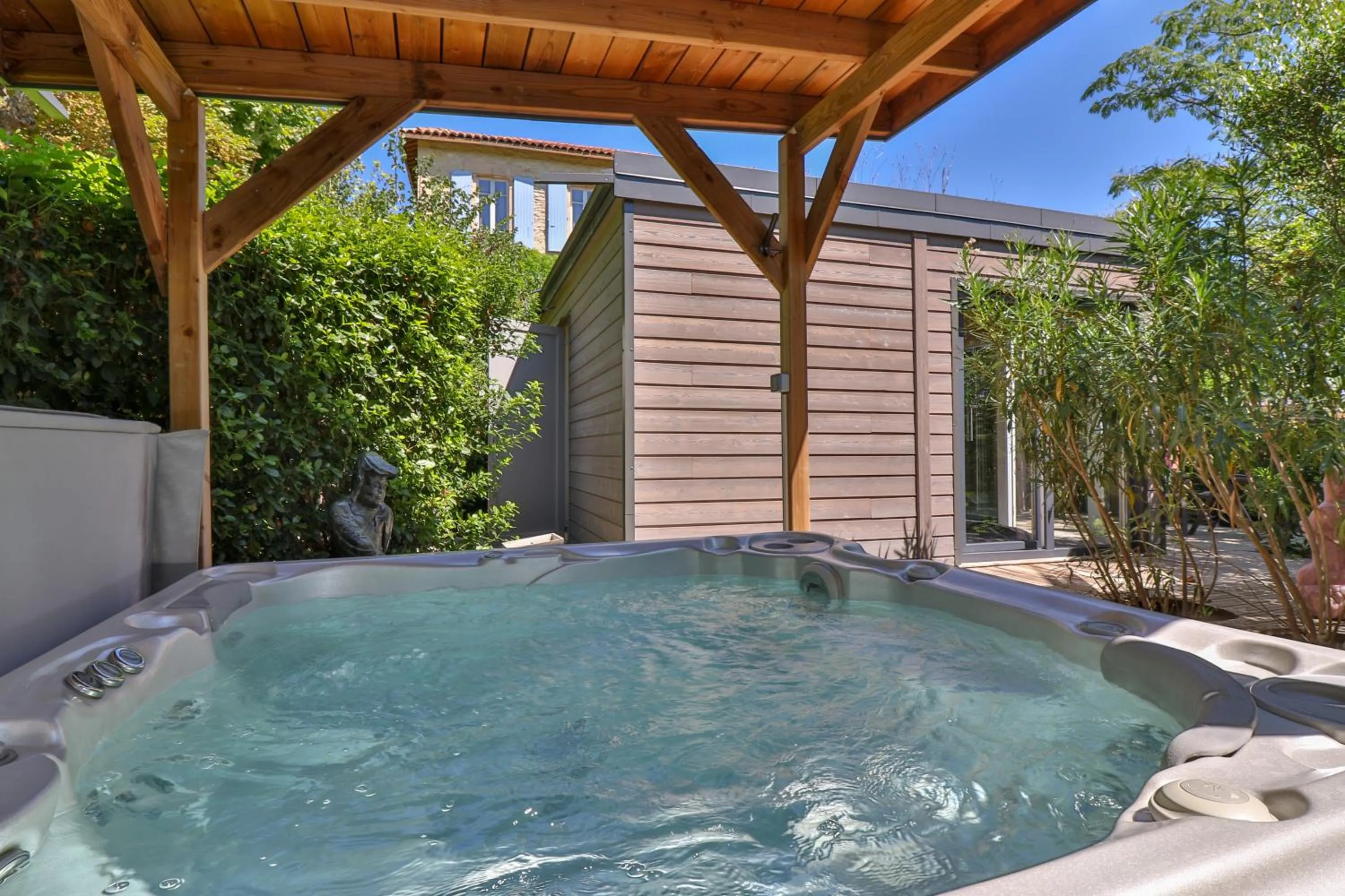 Hot Tub in Les Carmes and spa