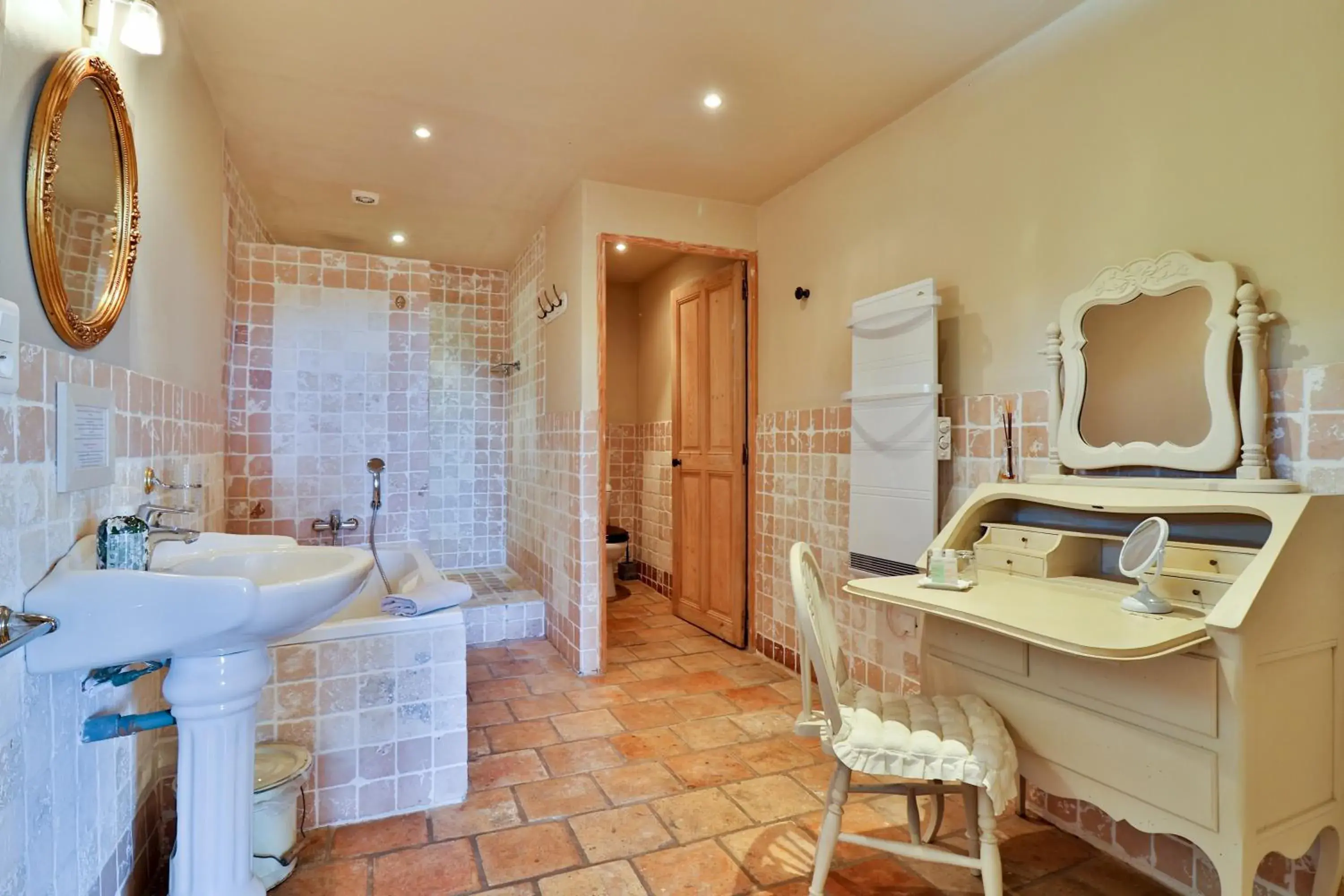 Superior Double or Twin Room with Garden View - single occupancy in Les Carmes and spa Superior Double or Twin Room with Garden View - single occupancy in Les Carmes and spa