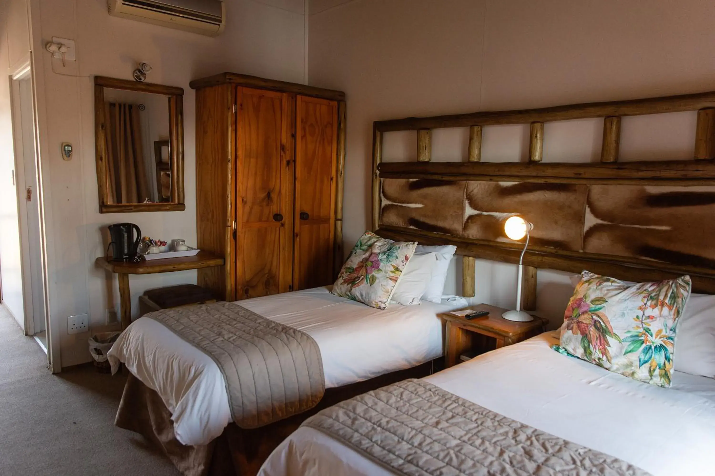 Standard Twin Room in Riverside Lodge & Conference Center Standard Twin Room in Riverside Lodge & Conference Center