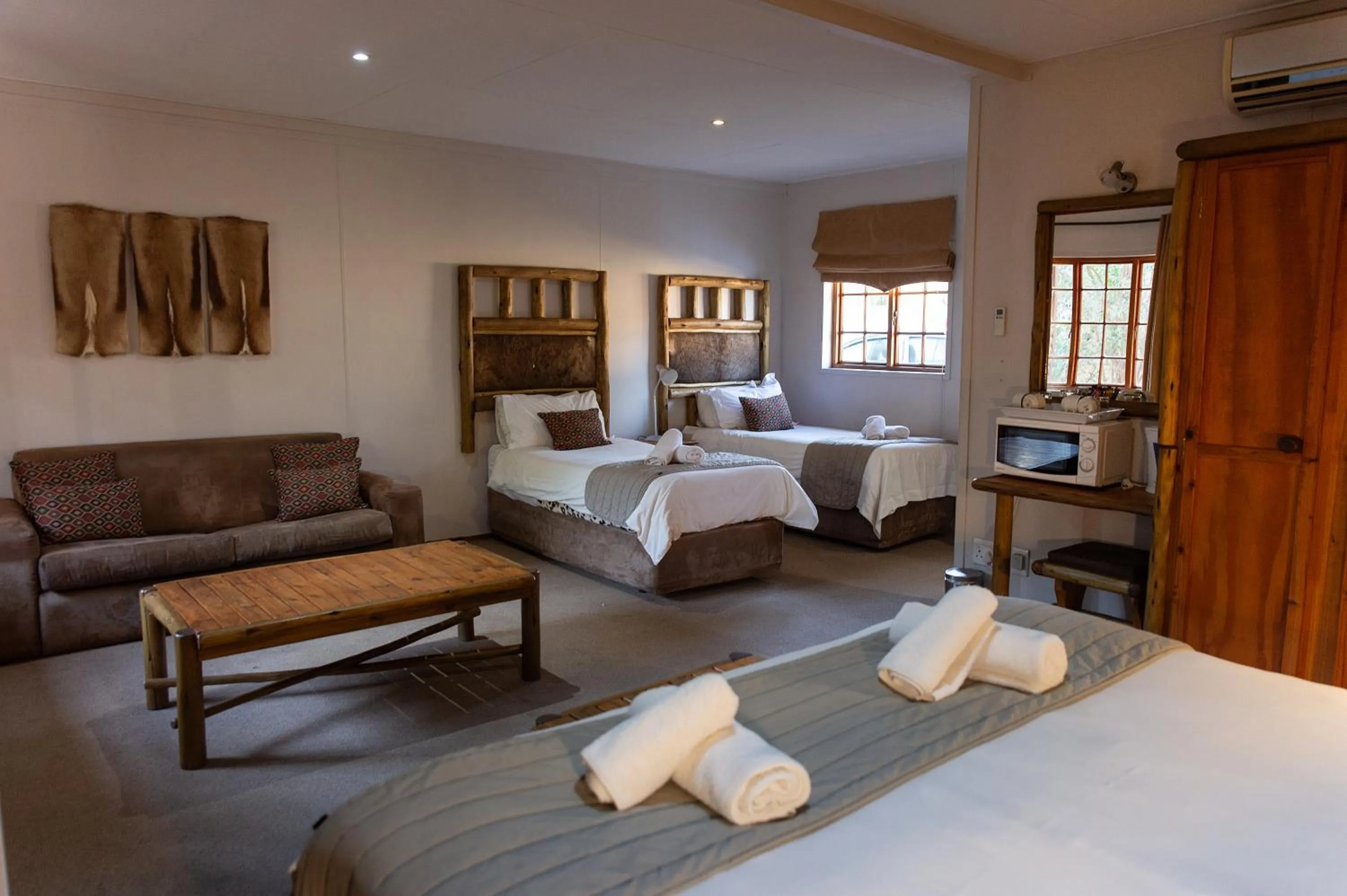 Bed in Riverside Lodge & Conference Center