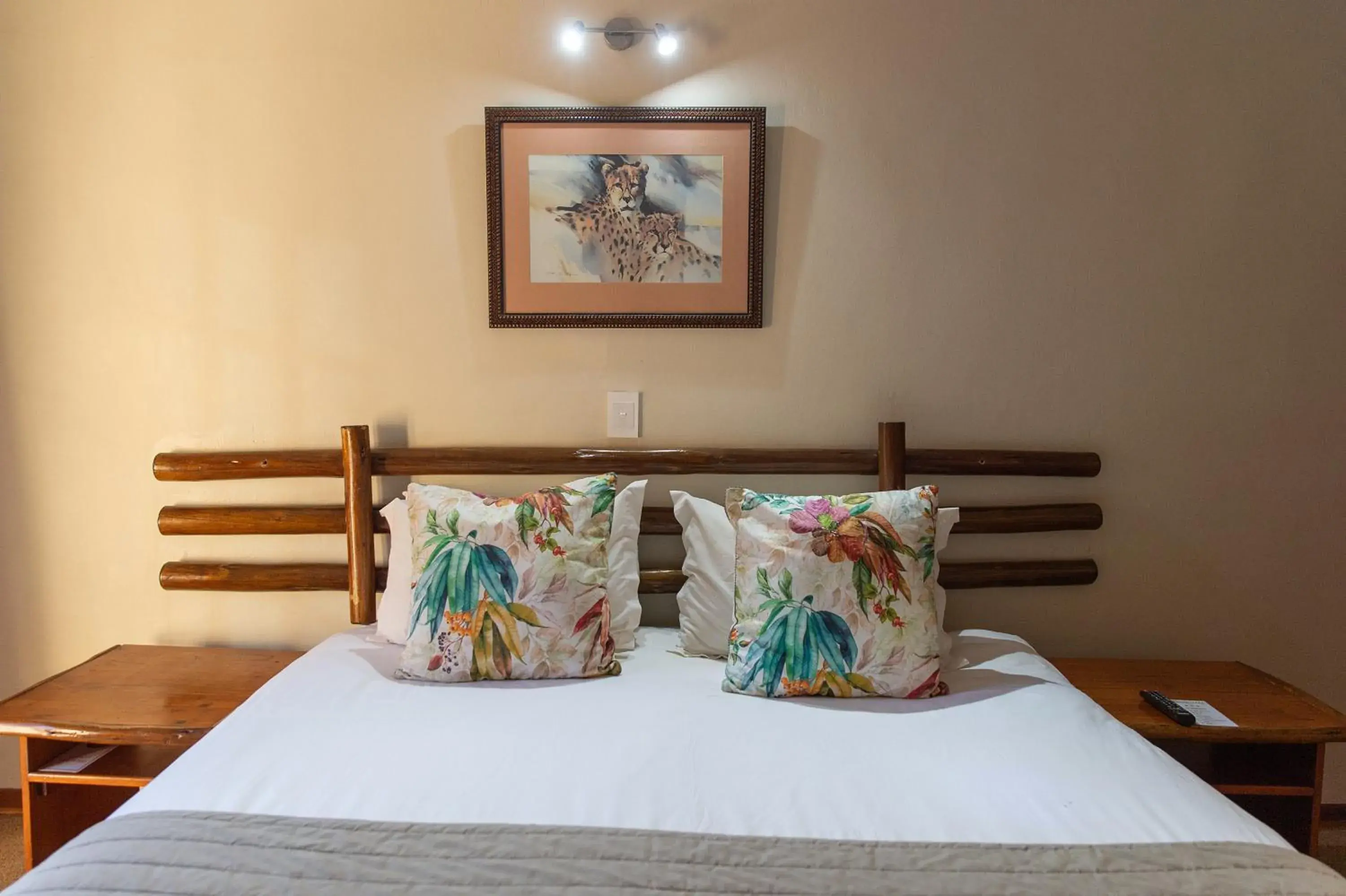 Standard King Room in Riverside Lodge & Conference Center Standard King Room in Riverside Lodge & Conference Center