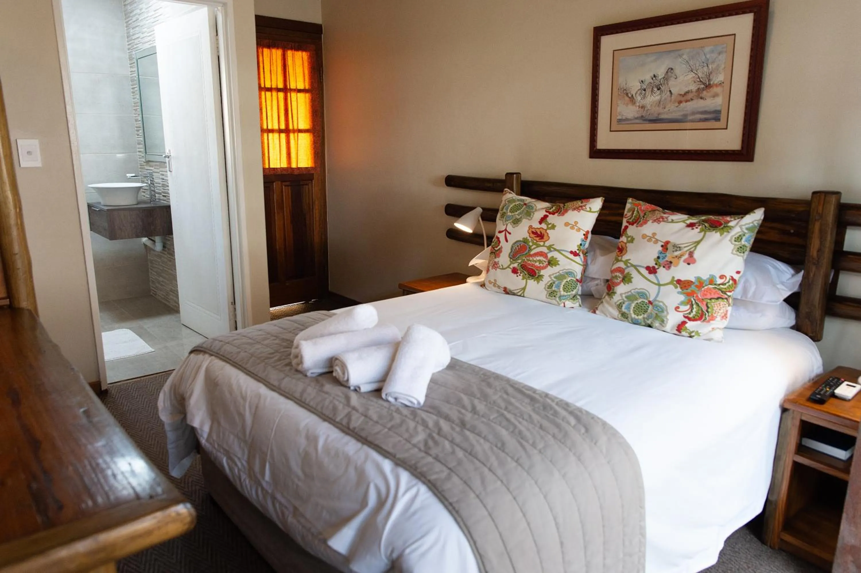 Bed in Riverside Lodge & Conference Center