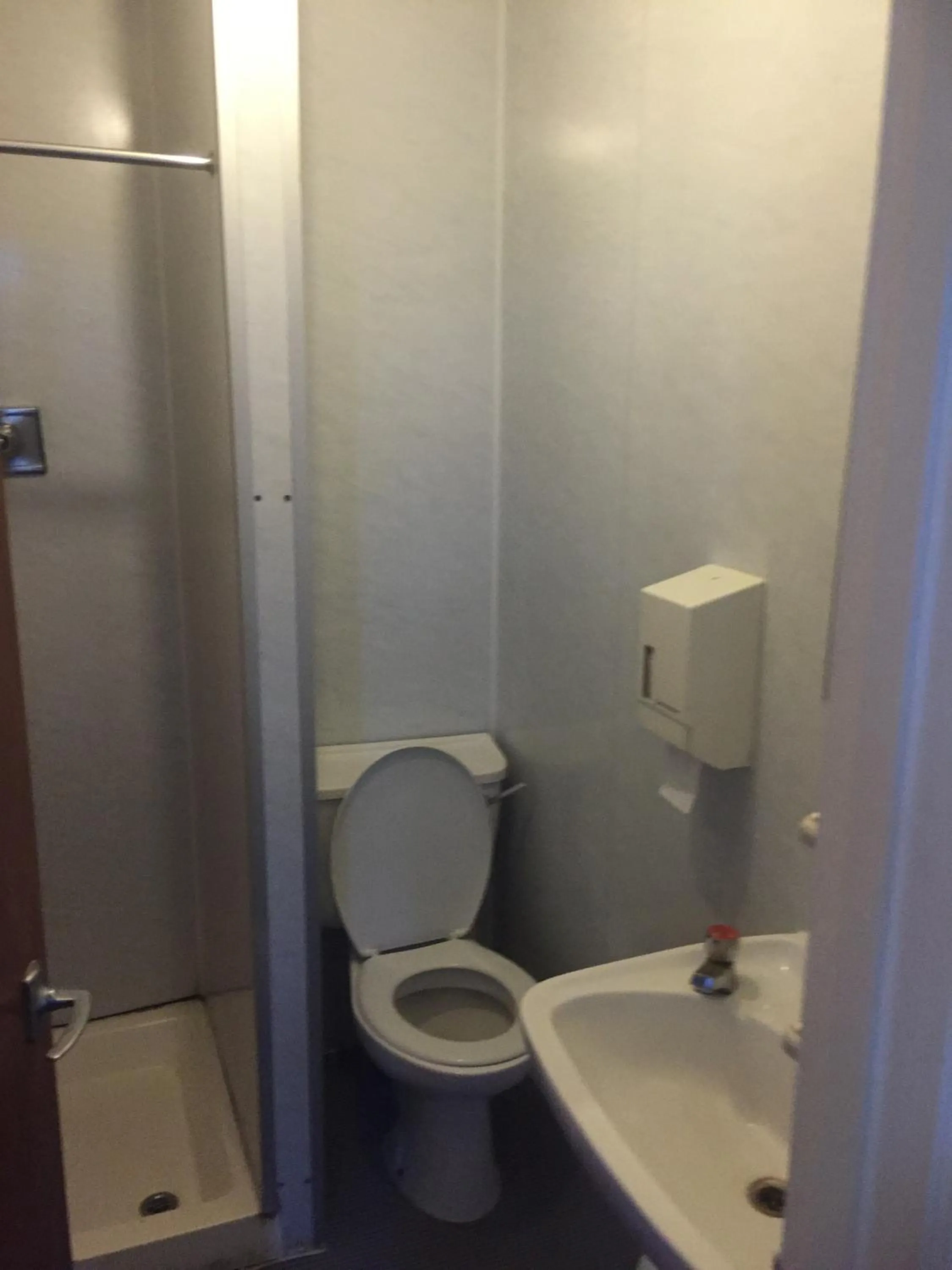 Bathroom in Colnbrook Lodge Guest House