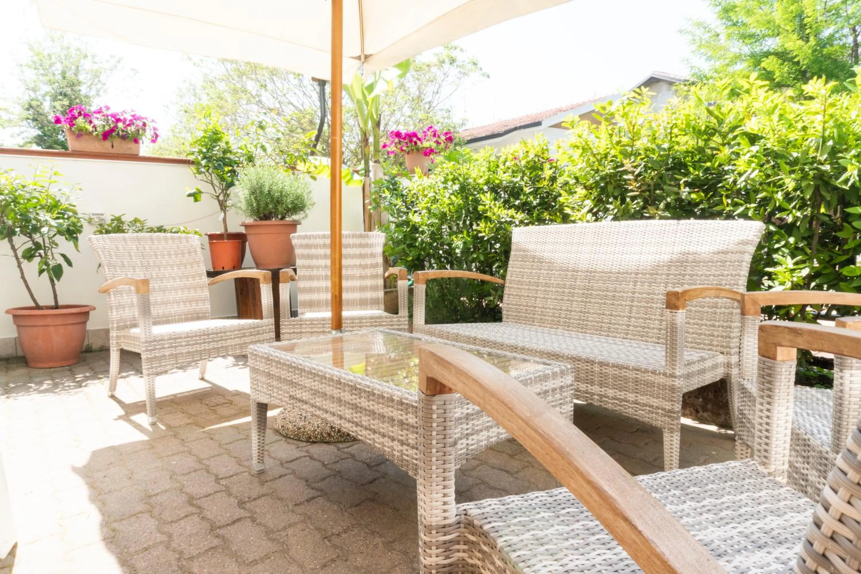 Patio in B&B Hotel Villa Nora