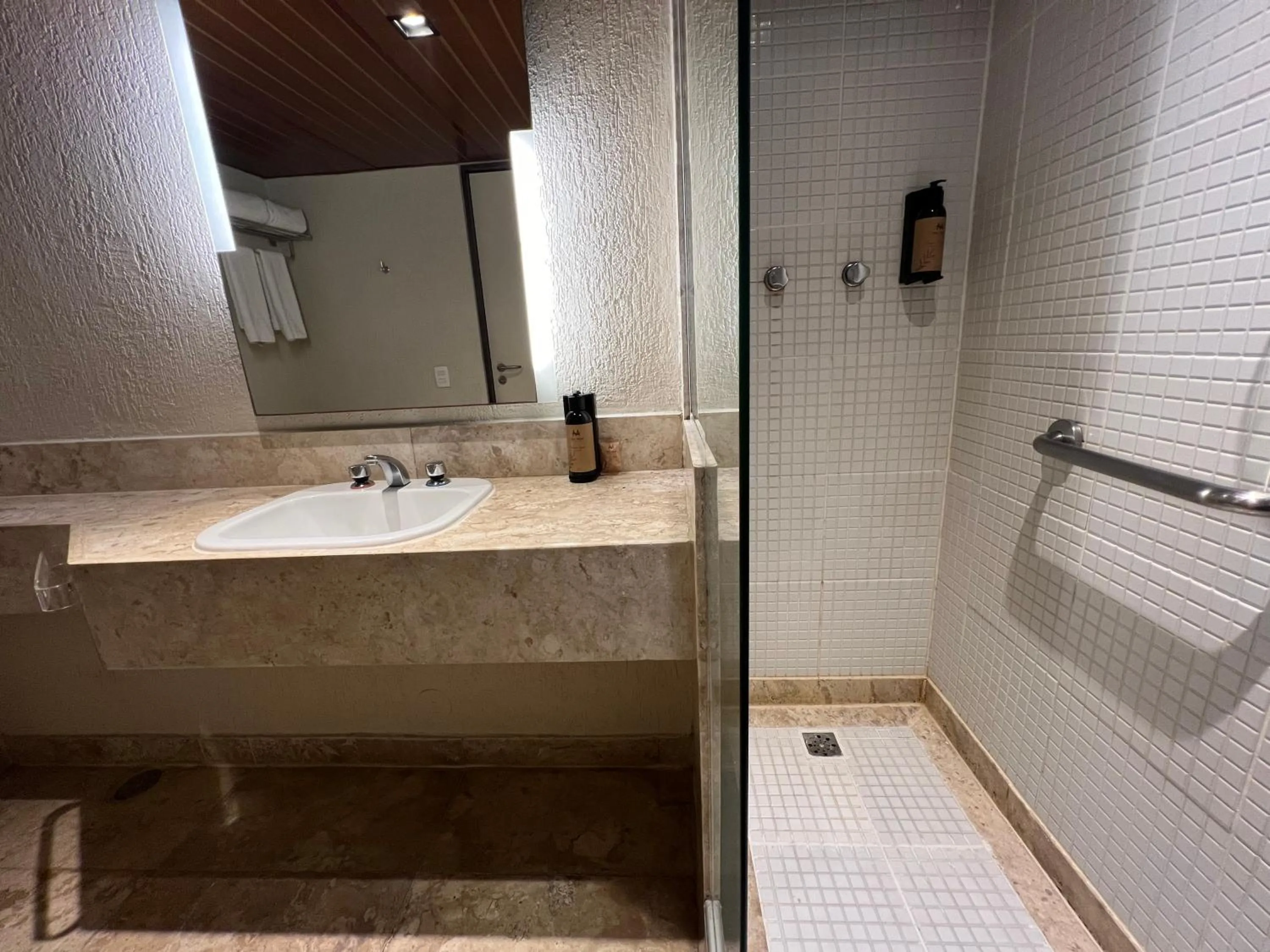 Bathroom in Mar Hotel Conventions