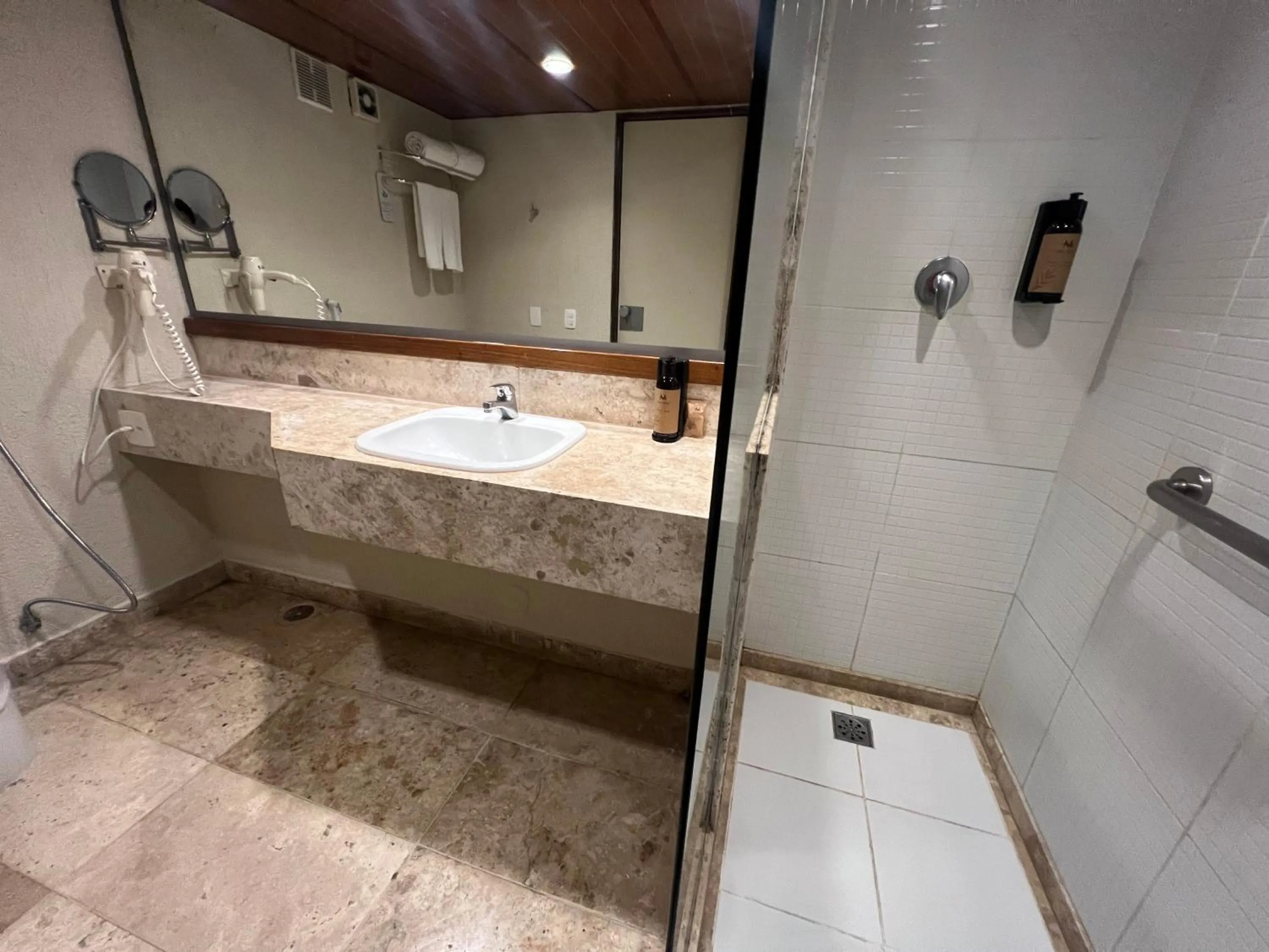 Bathroom in Mar Hotel Conventions