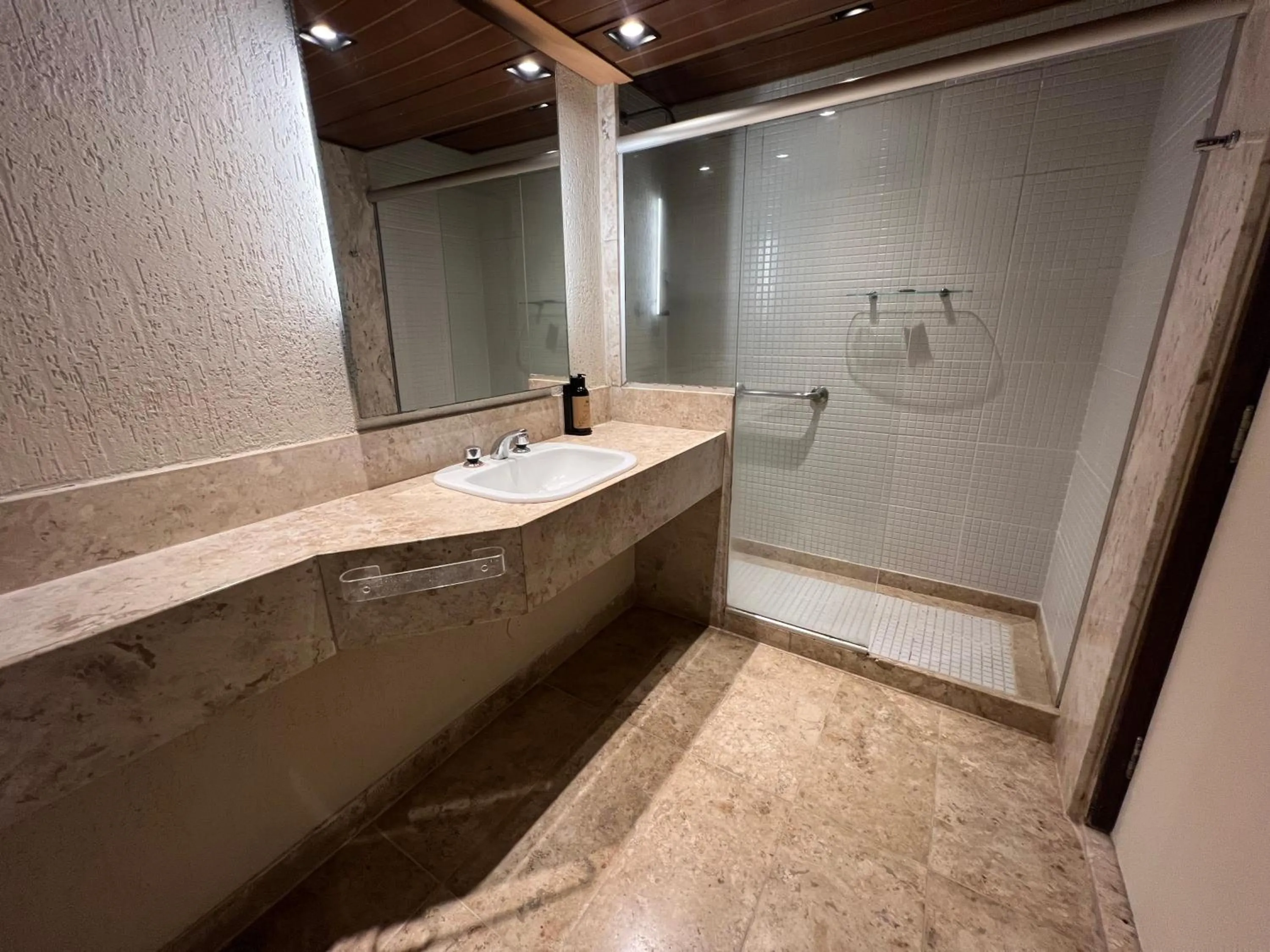 Bathroom in Mar Hotel Conventions