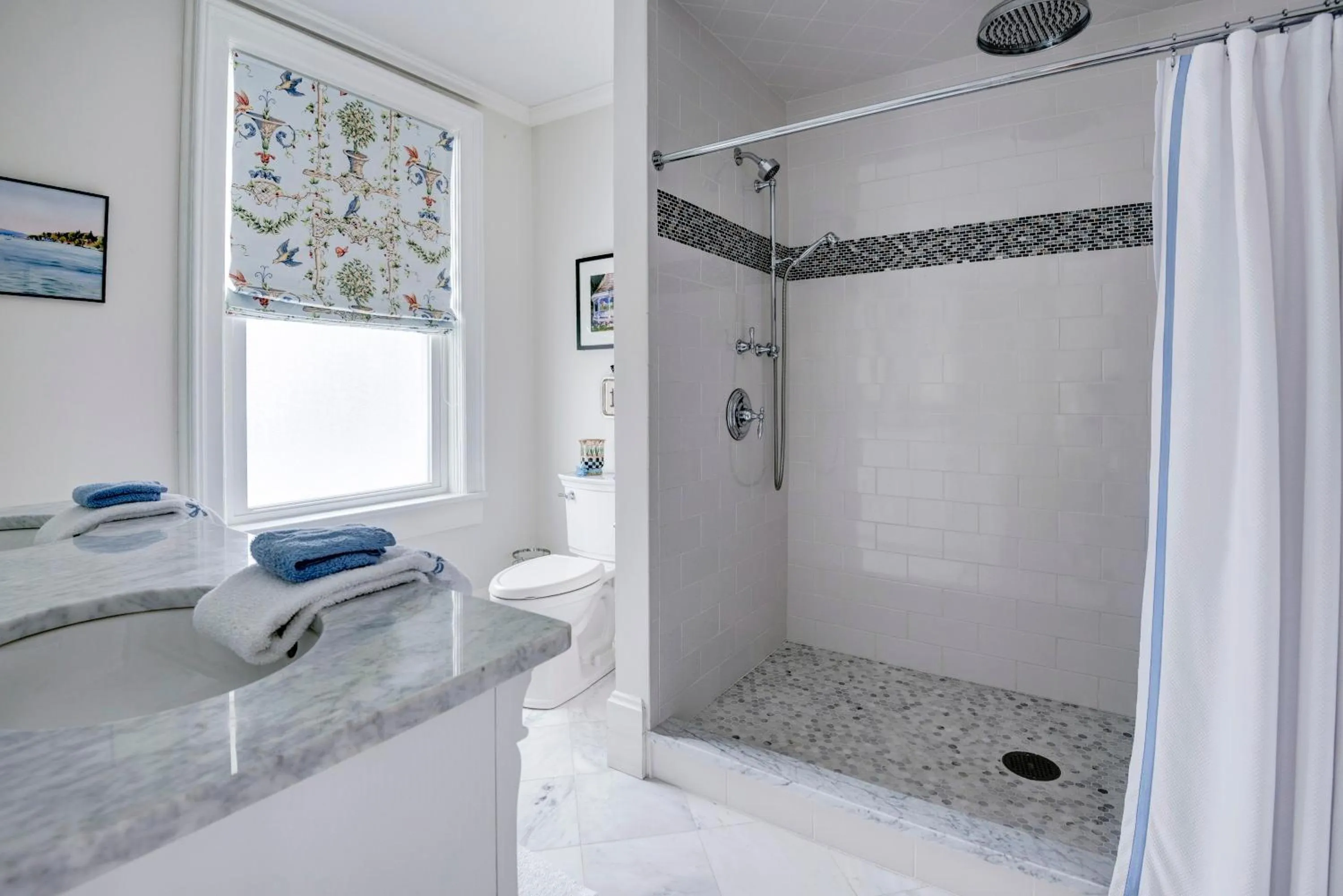 Shower in 34 State "Historic Luxury Suites" Skaneateles