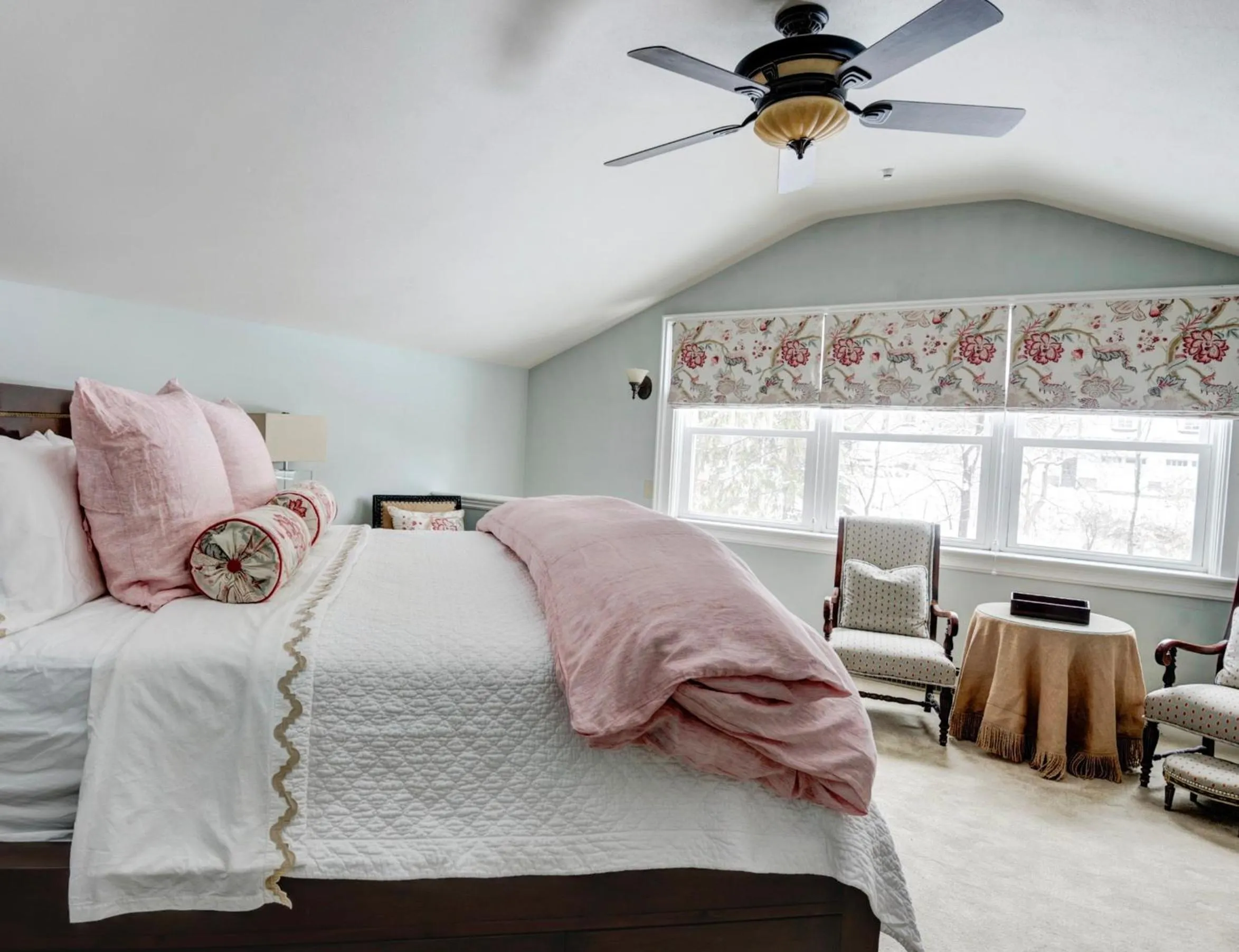 Bed in 34 State "Historic Luxury Suites" Skaneateles