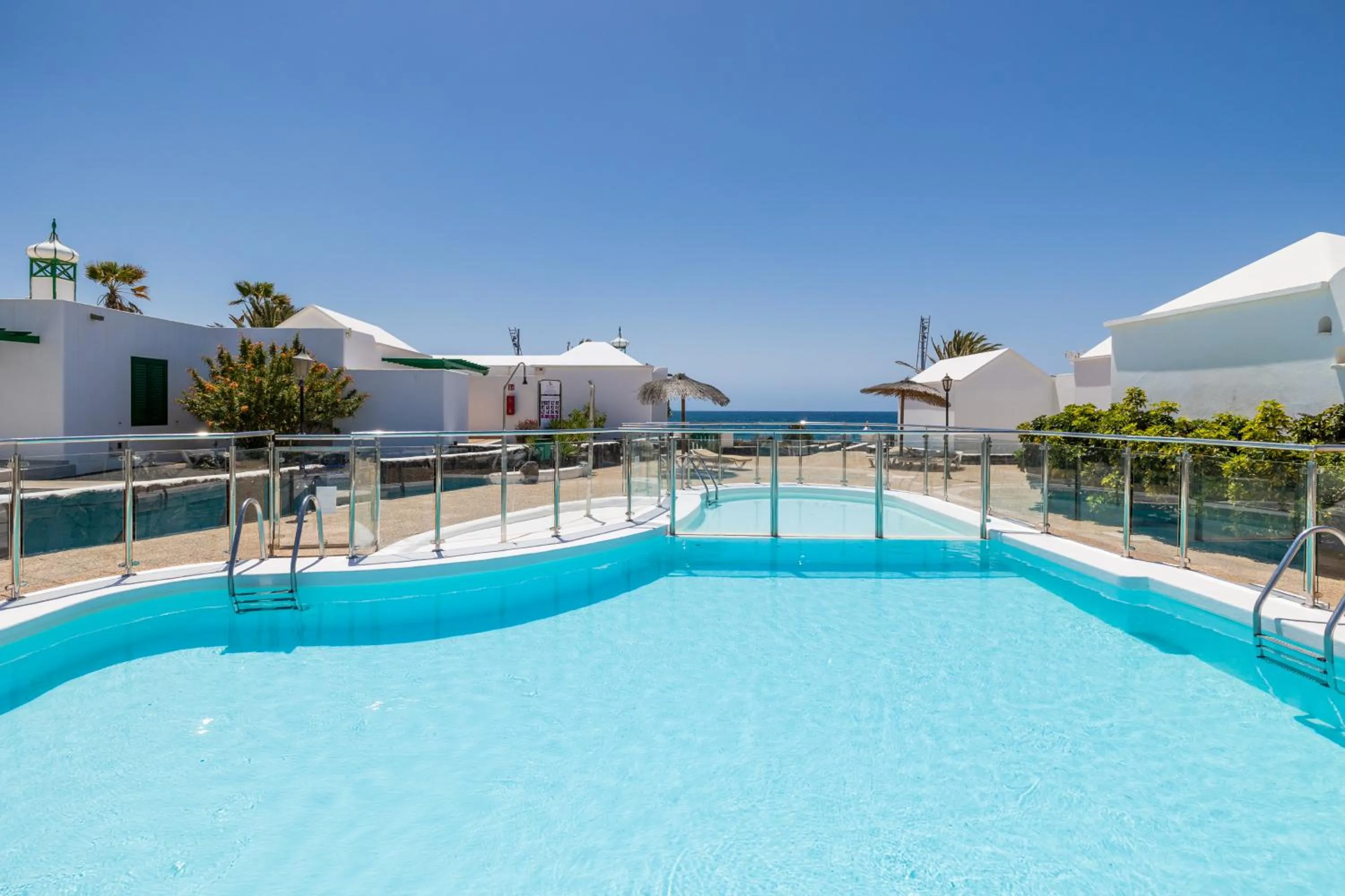 Swimming pool in Apartamentos LIVVO Las Gaviotas