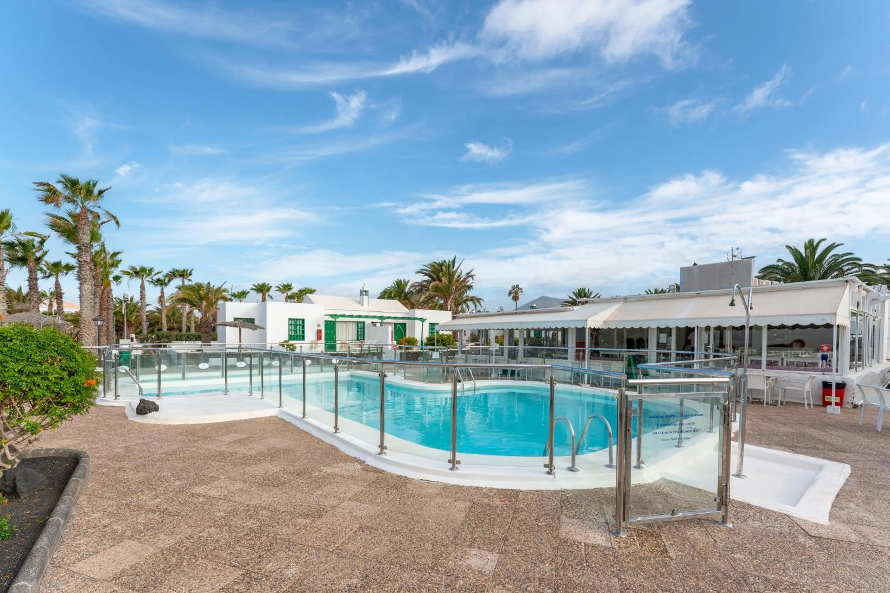 Swimming pool in Apartamentos LIVVO Las Gaviotas