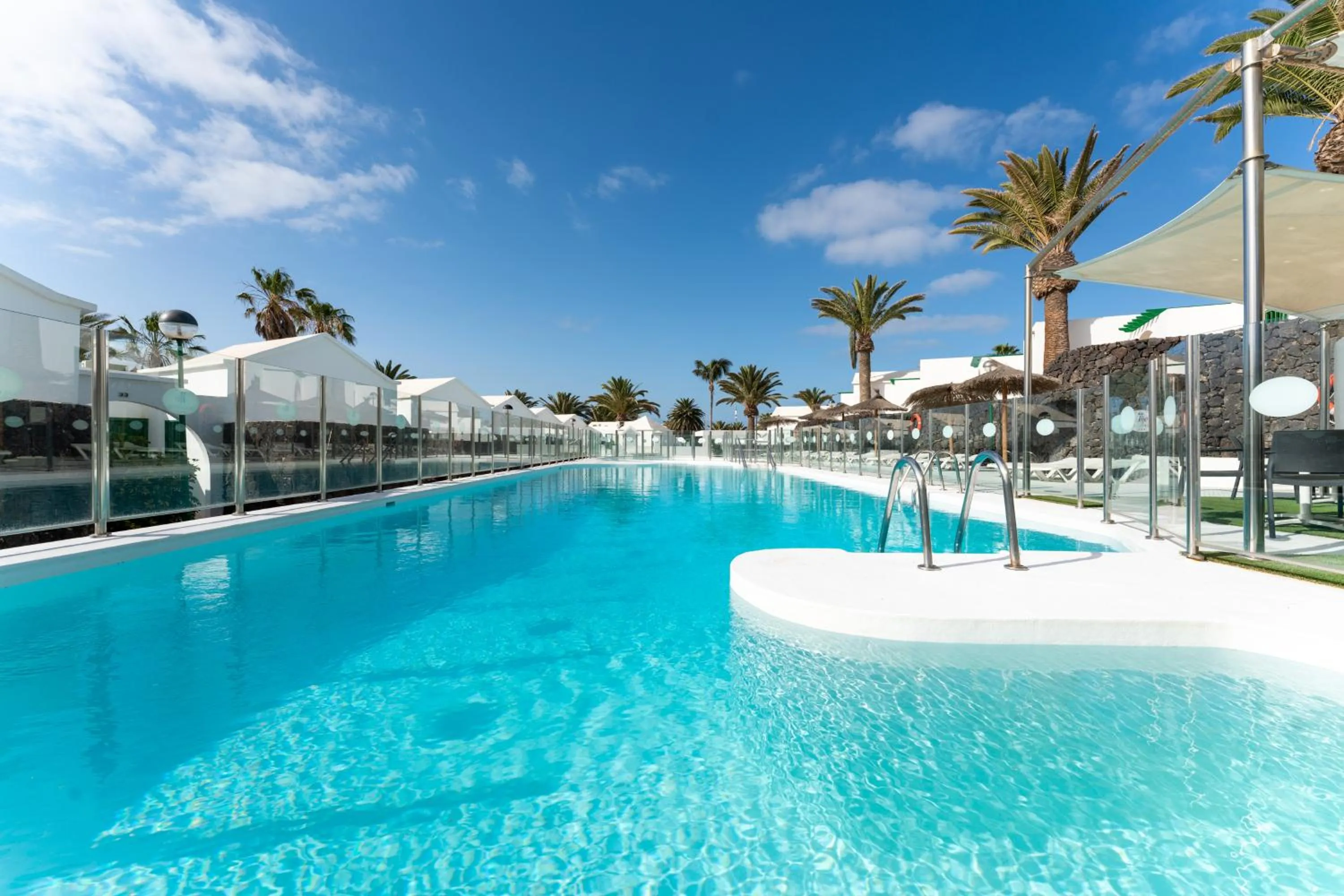 Swimming pool in Apartamentos LIVVO Las Gaviotas