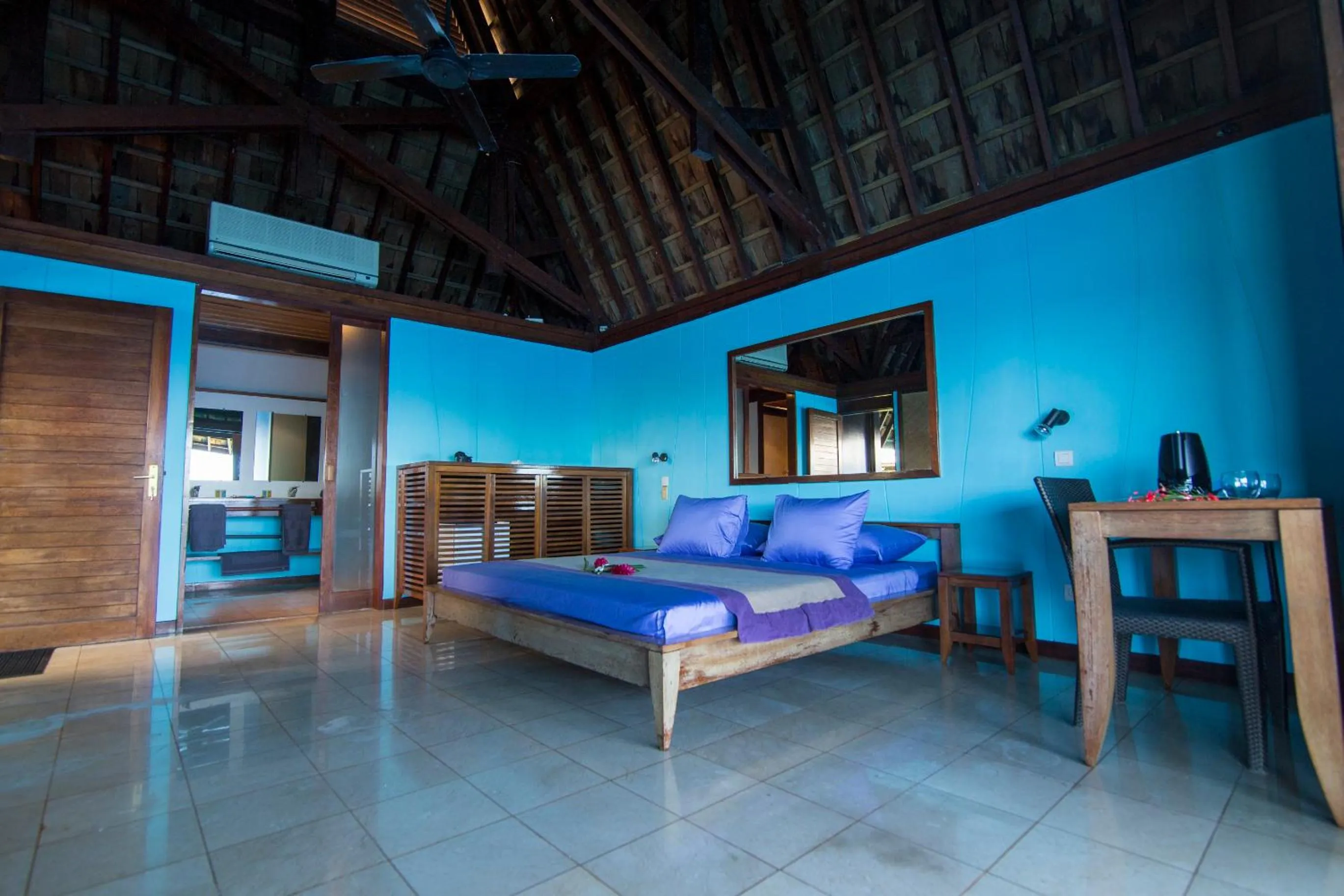 Photo of the whole room, Bed in Oa Oa Lodge