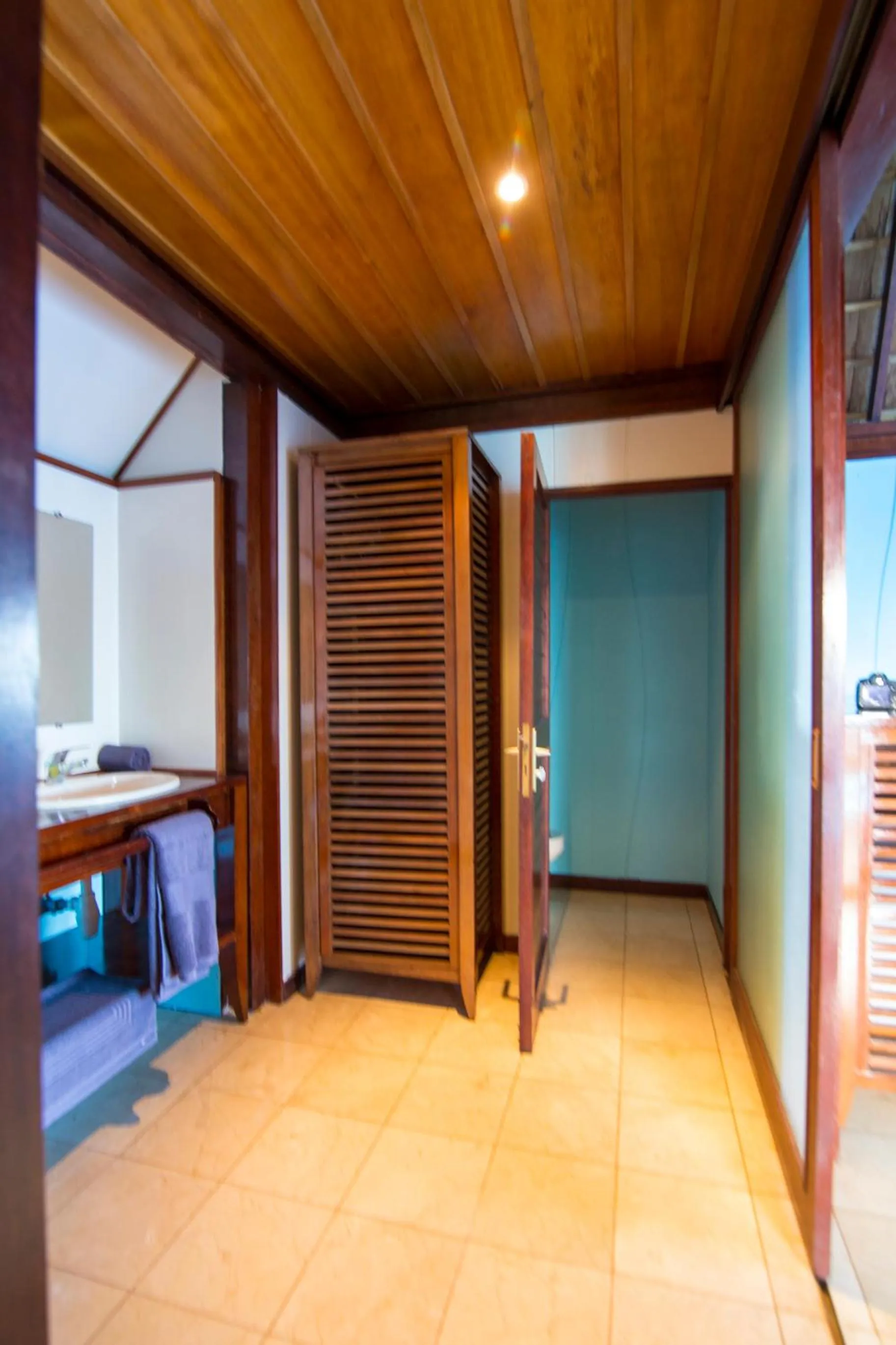 Shower, Bed in Oa Oa Lodge