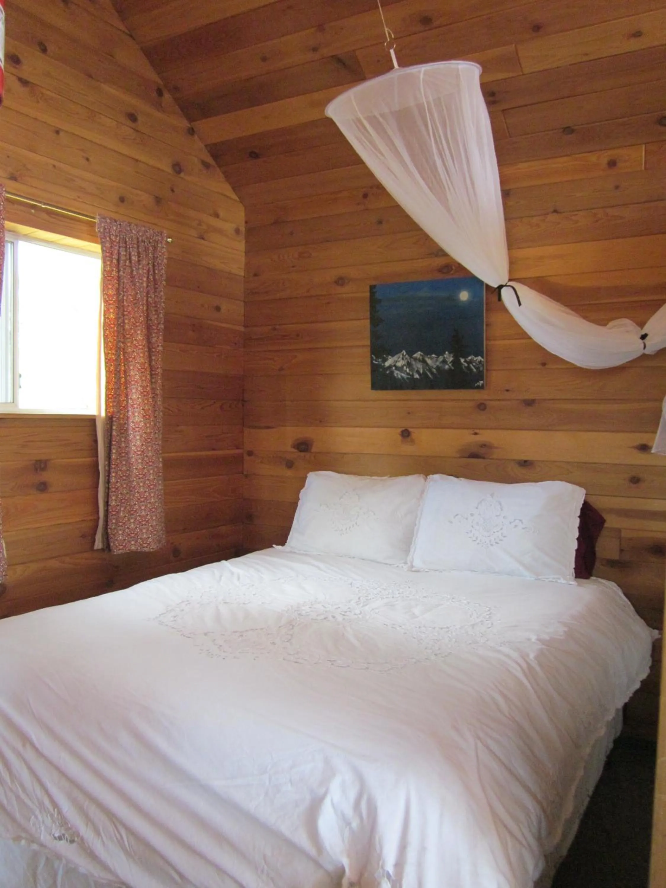 Bed in Nimpo Lake Resort