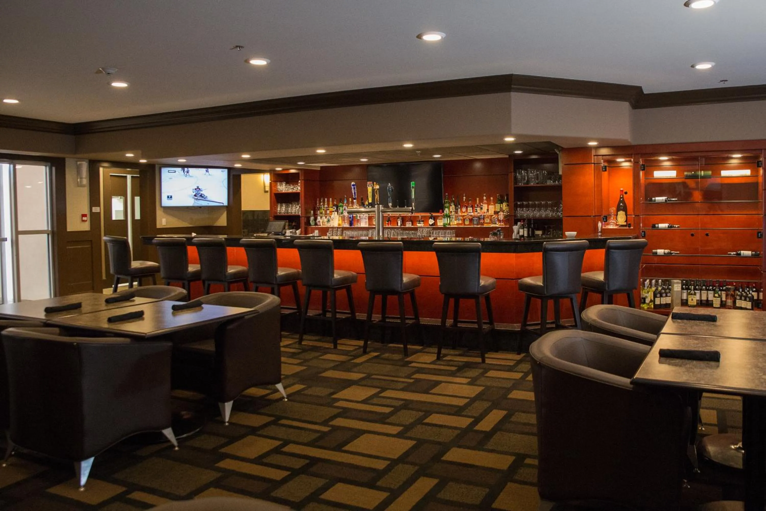 Lounge or bar in Chateau Nova Peace River