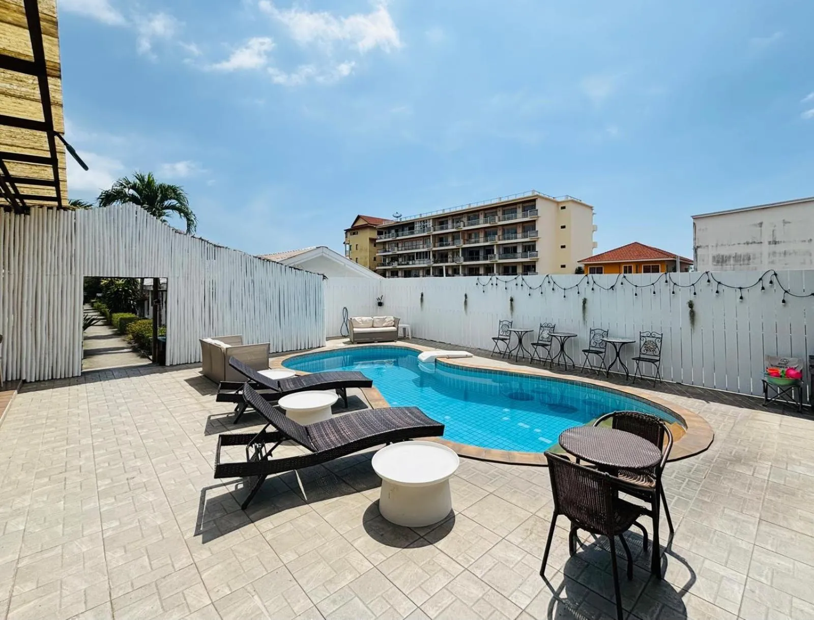 Swimming pool in 1715 House - White Rhino