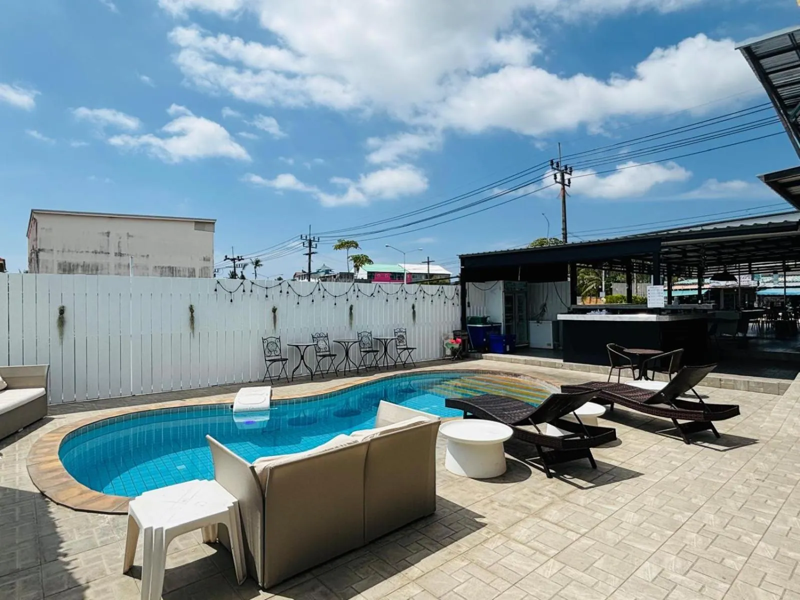 Swimming pool in 1715 House - White Rhino