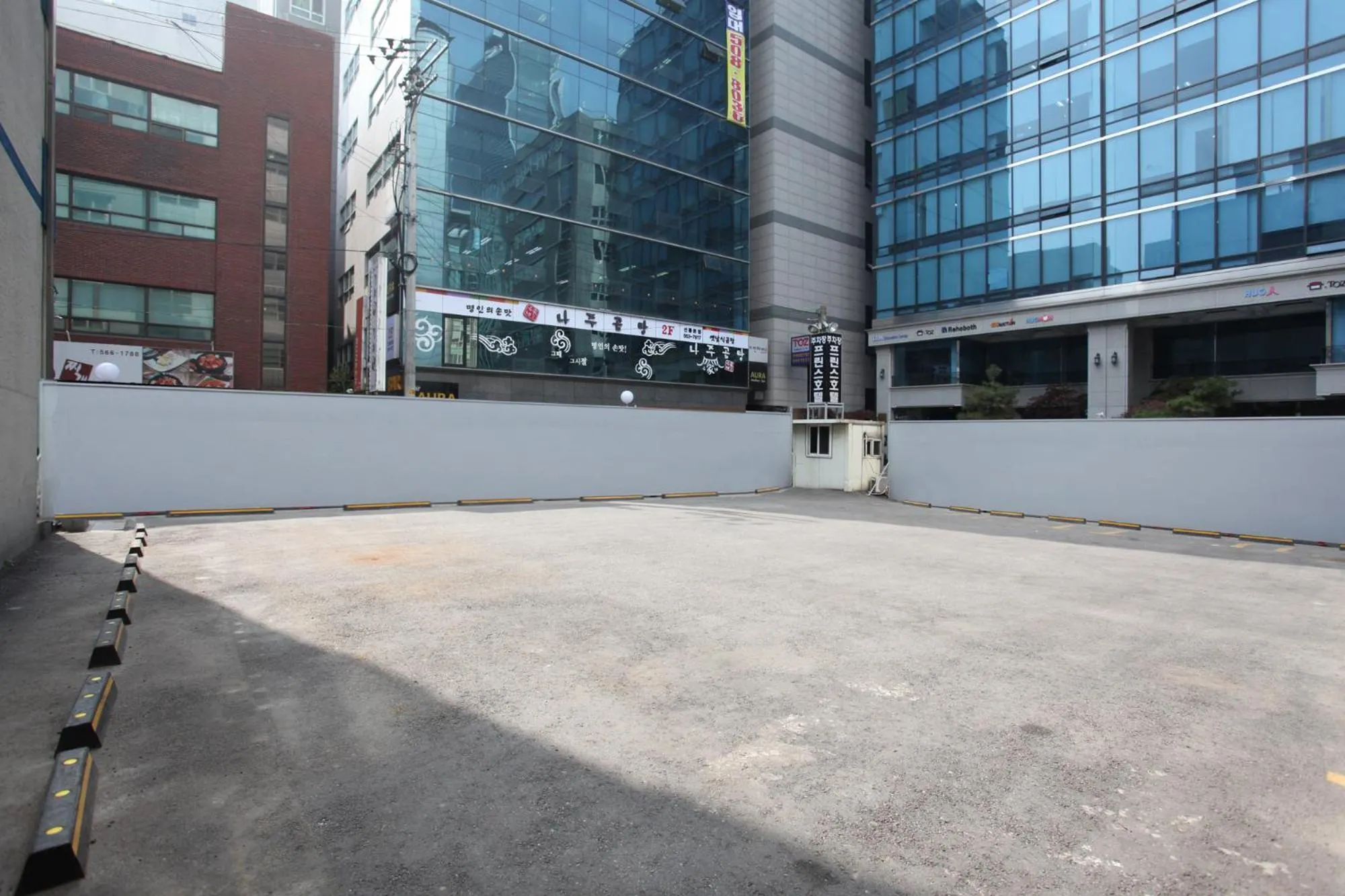 Decorative detail in Prince Hotel