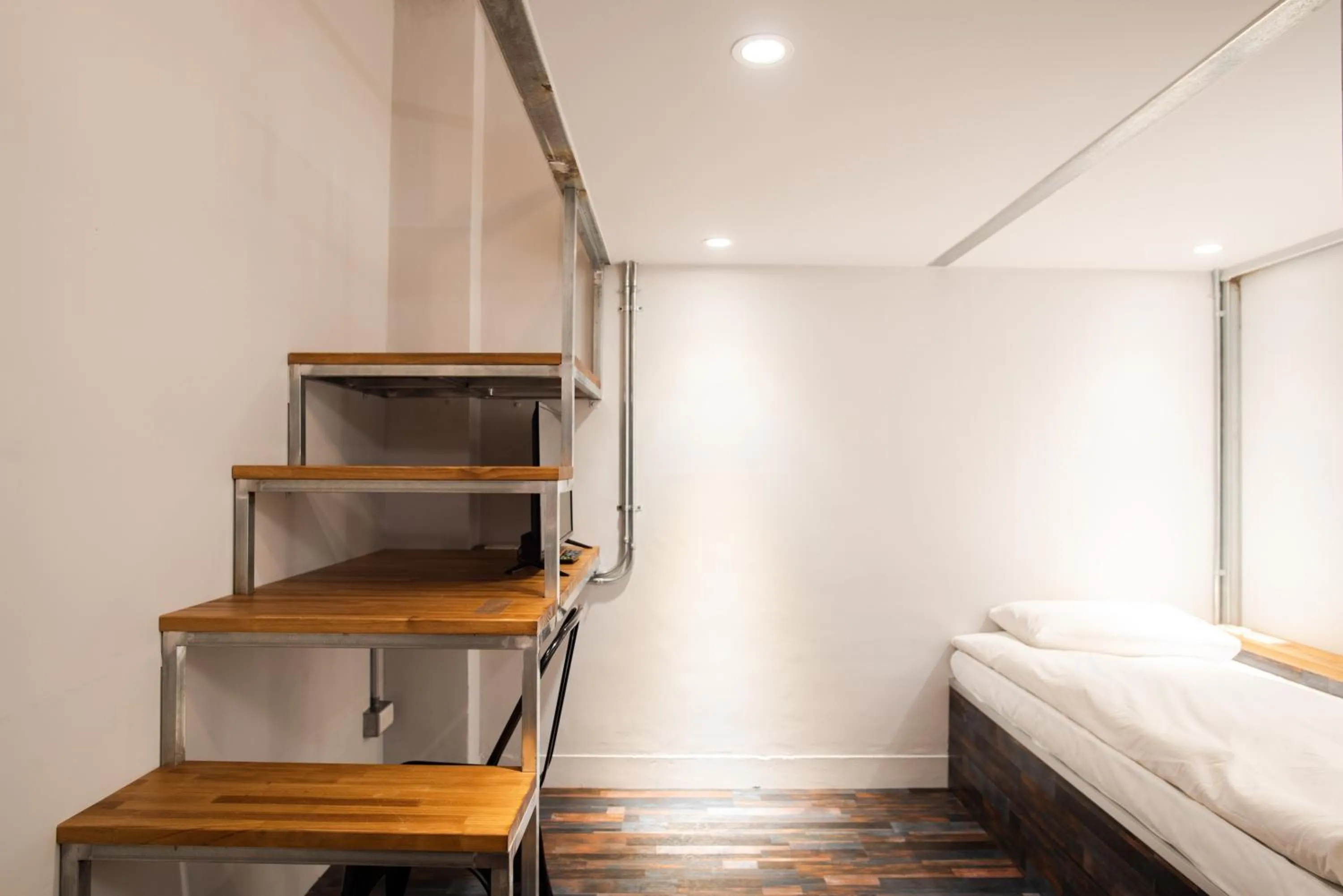 Property building, Bed in miniinn