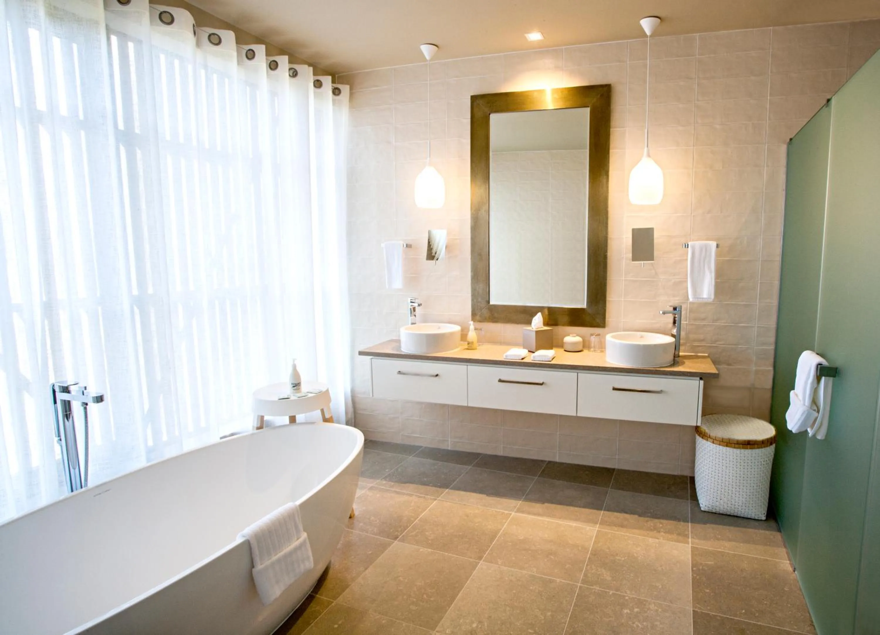 Bathroom in Kinloch Manor & Villas