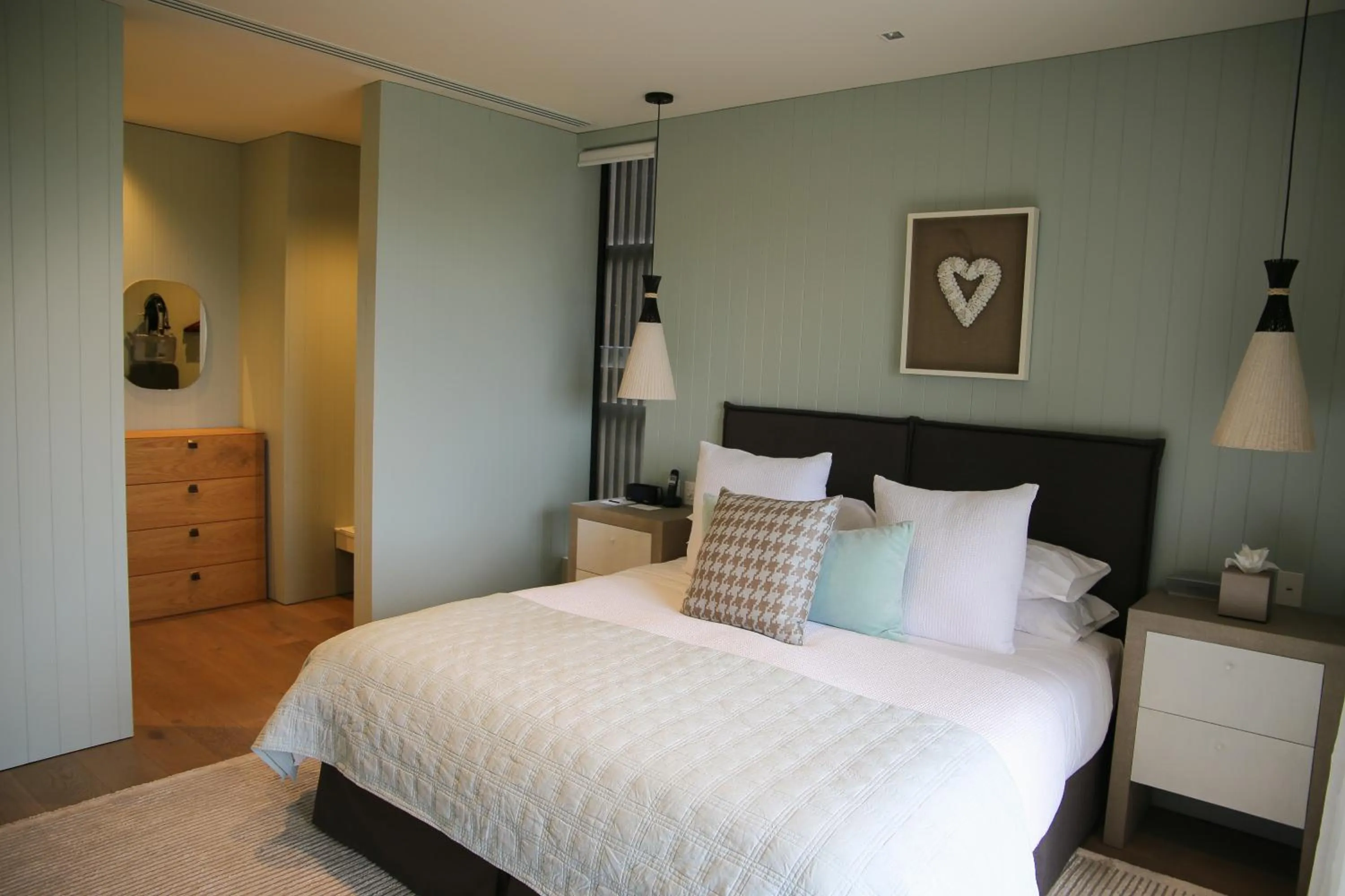 Bed in Kinloch Manor & Villas