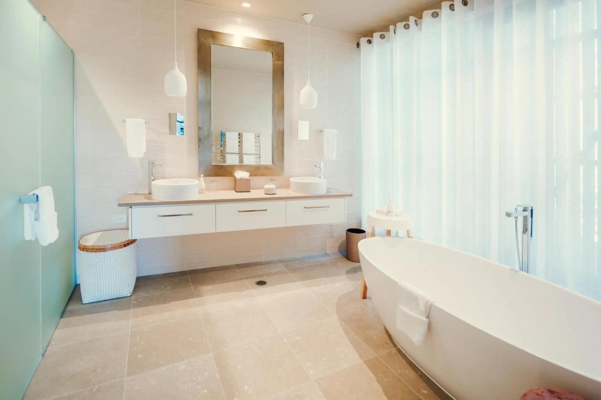 Bathroom in Kinloch Manor & Villas
