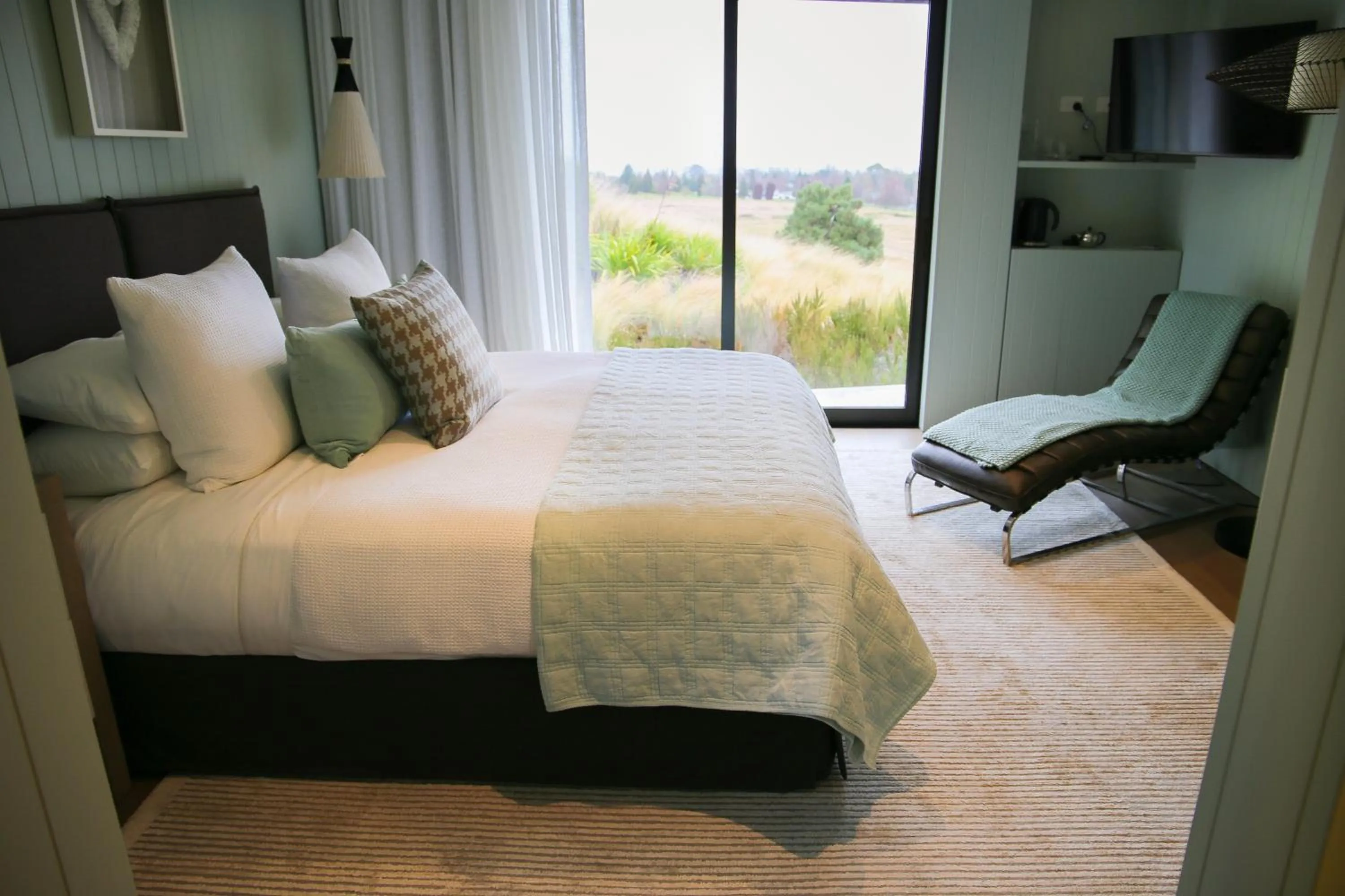 Bed in Kinloch Manor & Villas