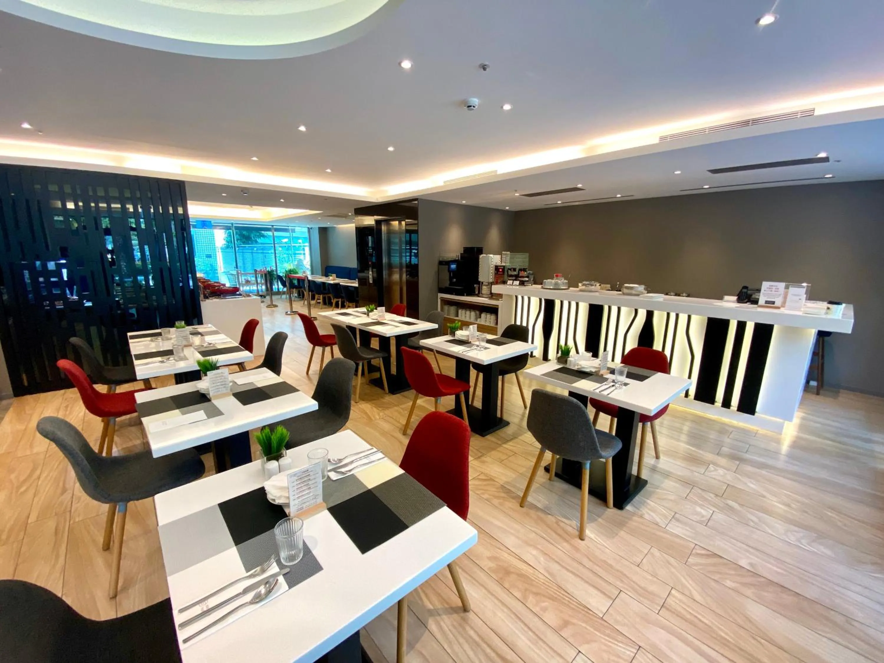 Restaurant/places to eat in Sonnien Hotel