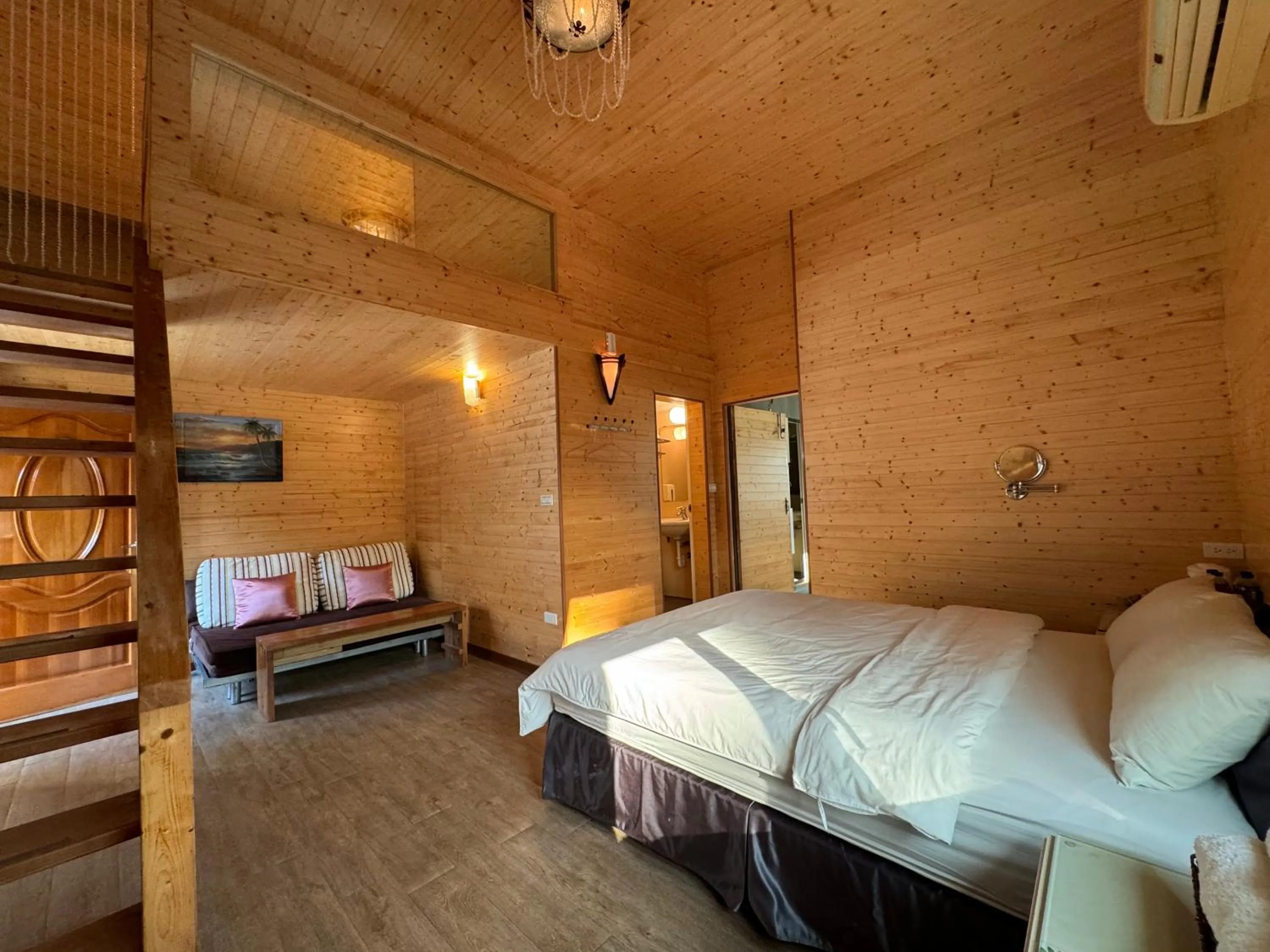 Photo of the whole room, Bed in Runners' House Taitung